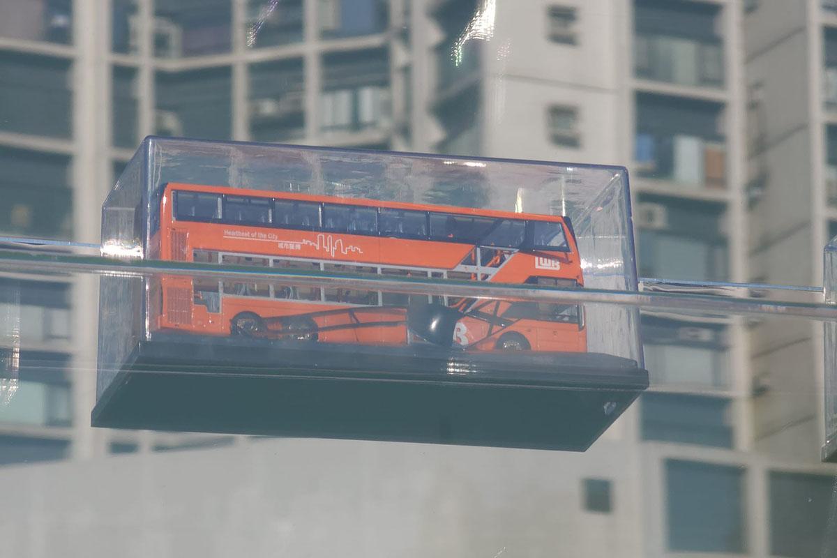 有展出的巴士模型不敵高溫導致變形。(網民Rheneas Choi@FB群組「巴士迷俱樂部」)