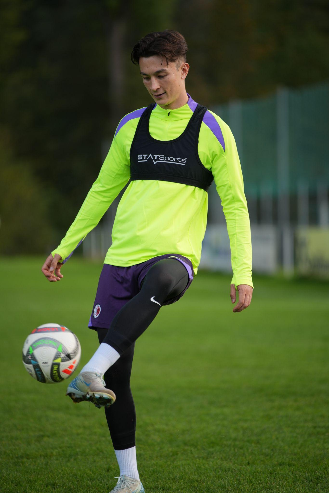 香港隊遠征歐洲,主力前鋒安永佳連續兩場有士哥。 足總圖片