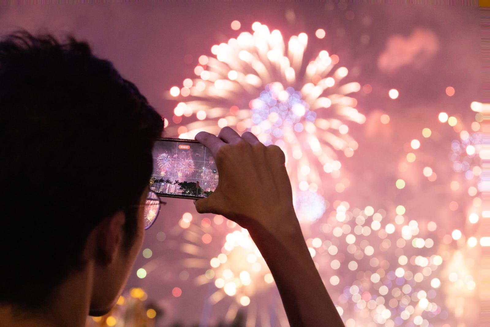 大批市民及旅客到場欣賞。(蘇文傑攝)