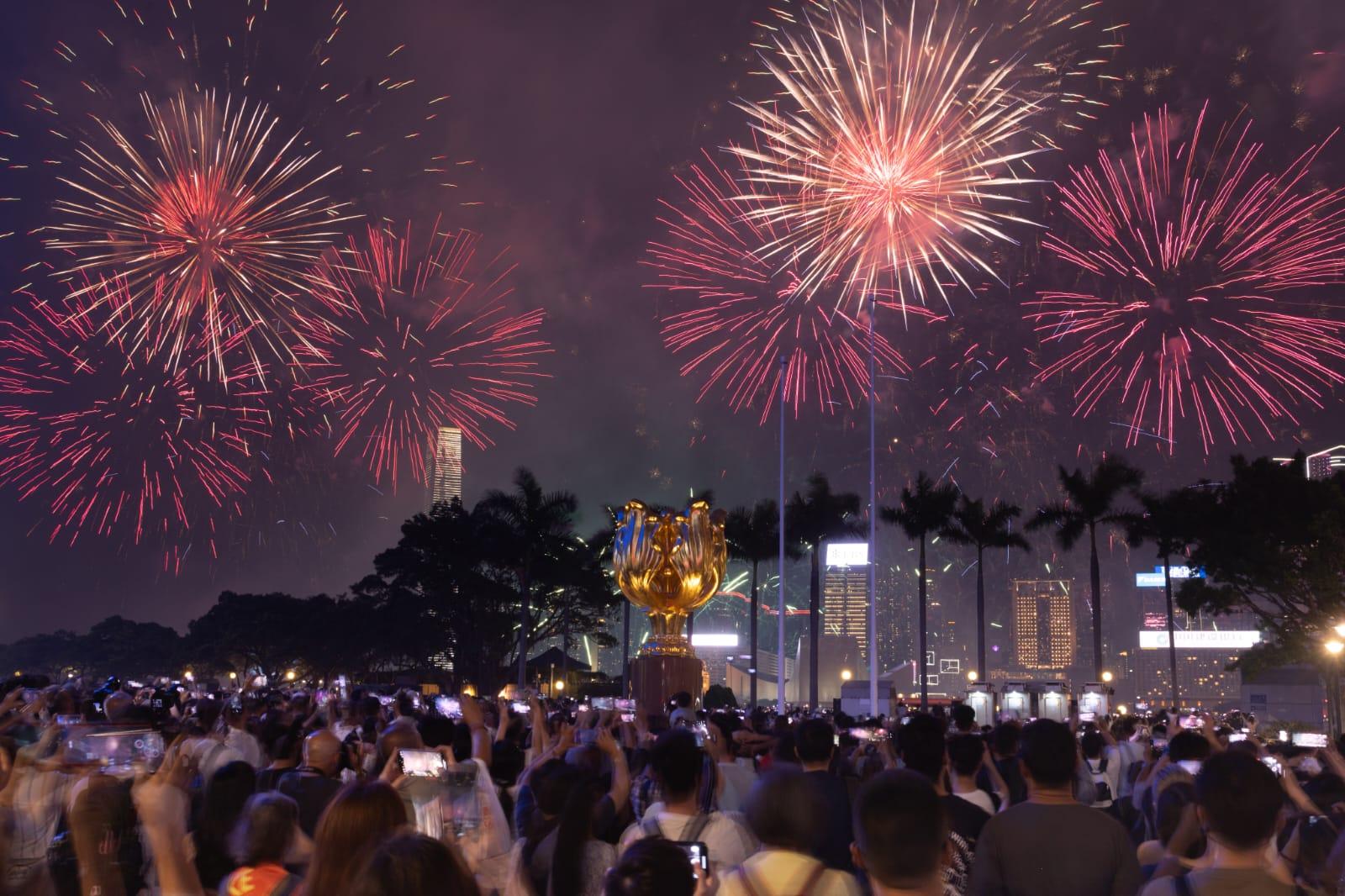 煙花匯演晚上上演。(蘇文傑攝)