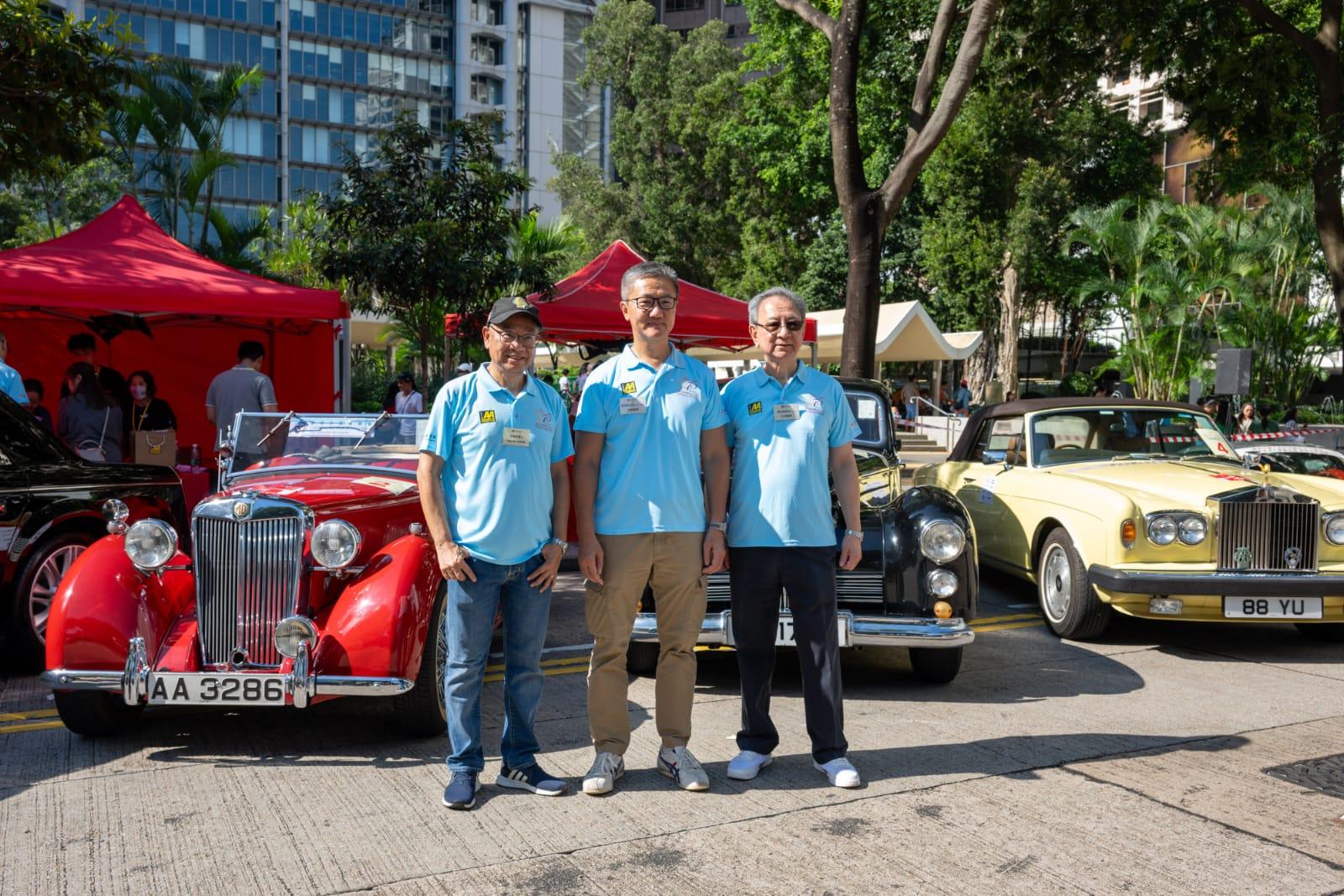 蕭澤頤(中)稱今年首8個月交通意外總傷亡人數按年減少1%。(陳奕釗攝)