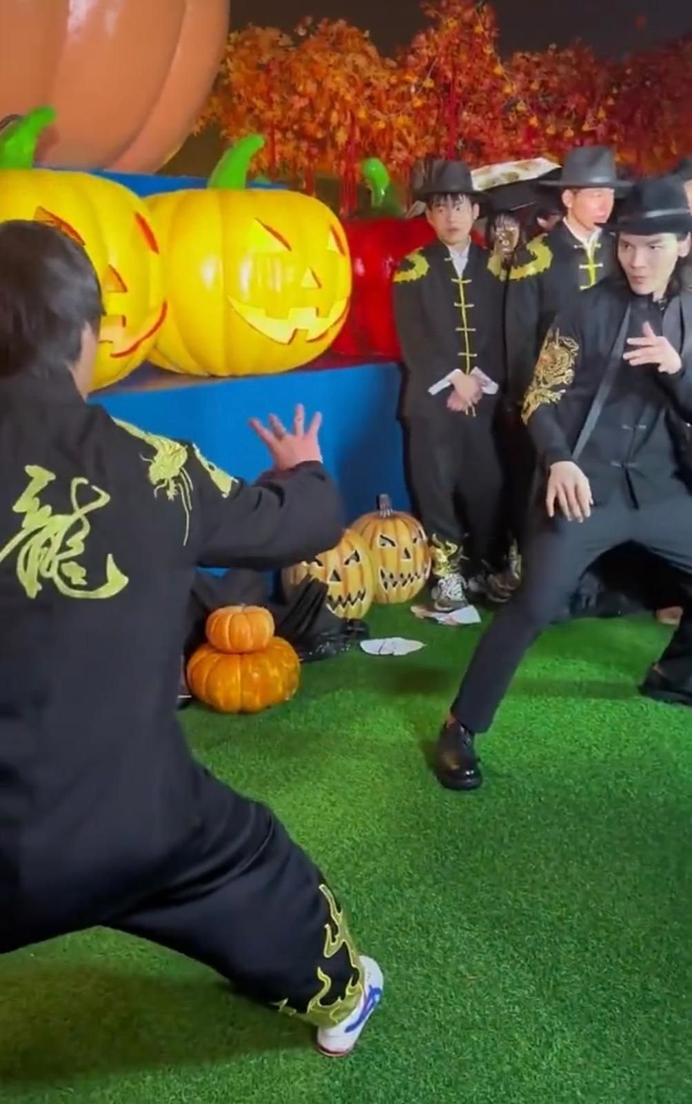 向佐然掌摑一位模仿李小龍聞名的KOL「方小龍」。(截圖)