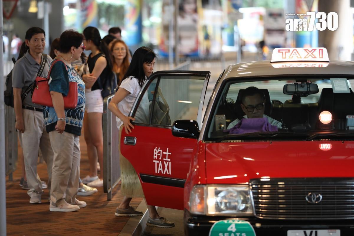 《施政報告》提出開拓中東和東盟旅客,鼓勵的士車隊提供阿拉伯語的服務資訊等。(資料圖片)