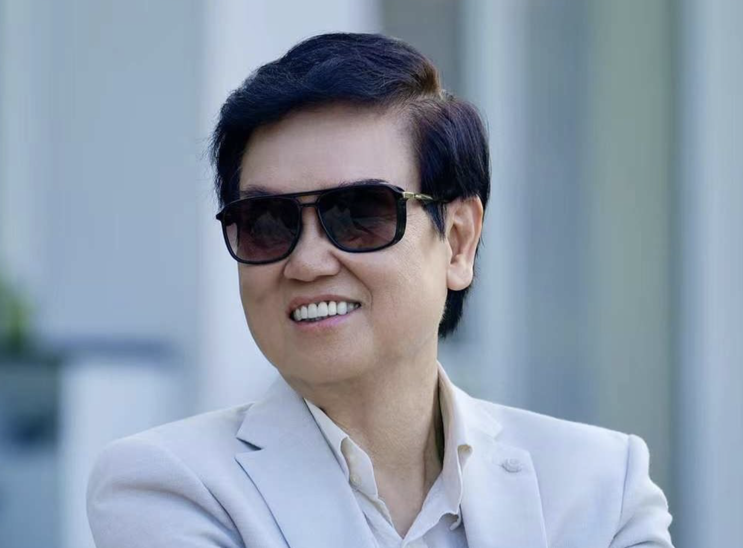 識唱歌而且仲係影壇猛人,家陣仲晒埋肌,黃百鳴仲唔係新一代男神?!