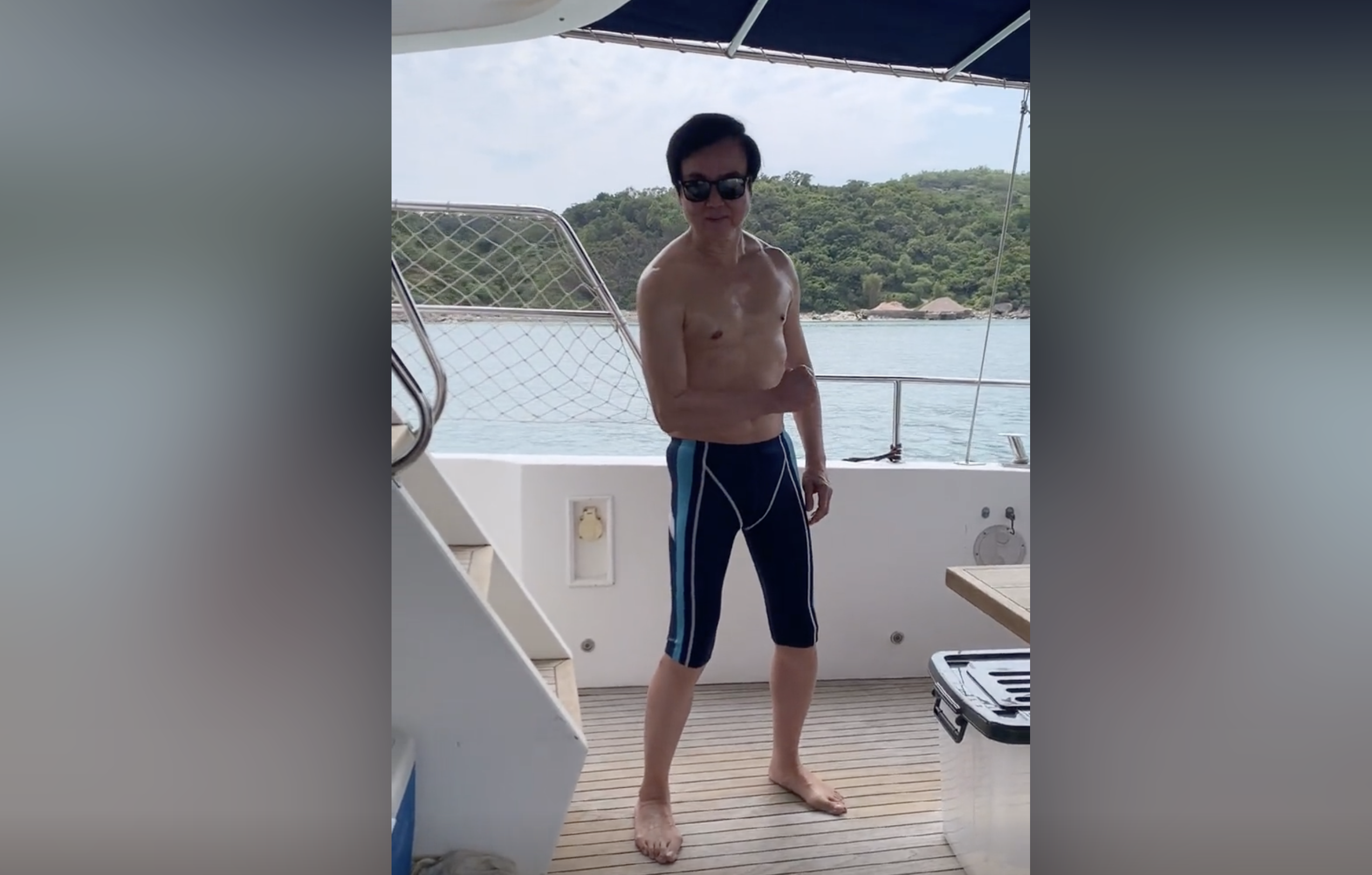 黃百鳴向來唔吝嗇,不時晒泳褲照