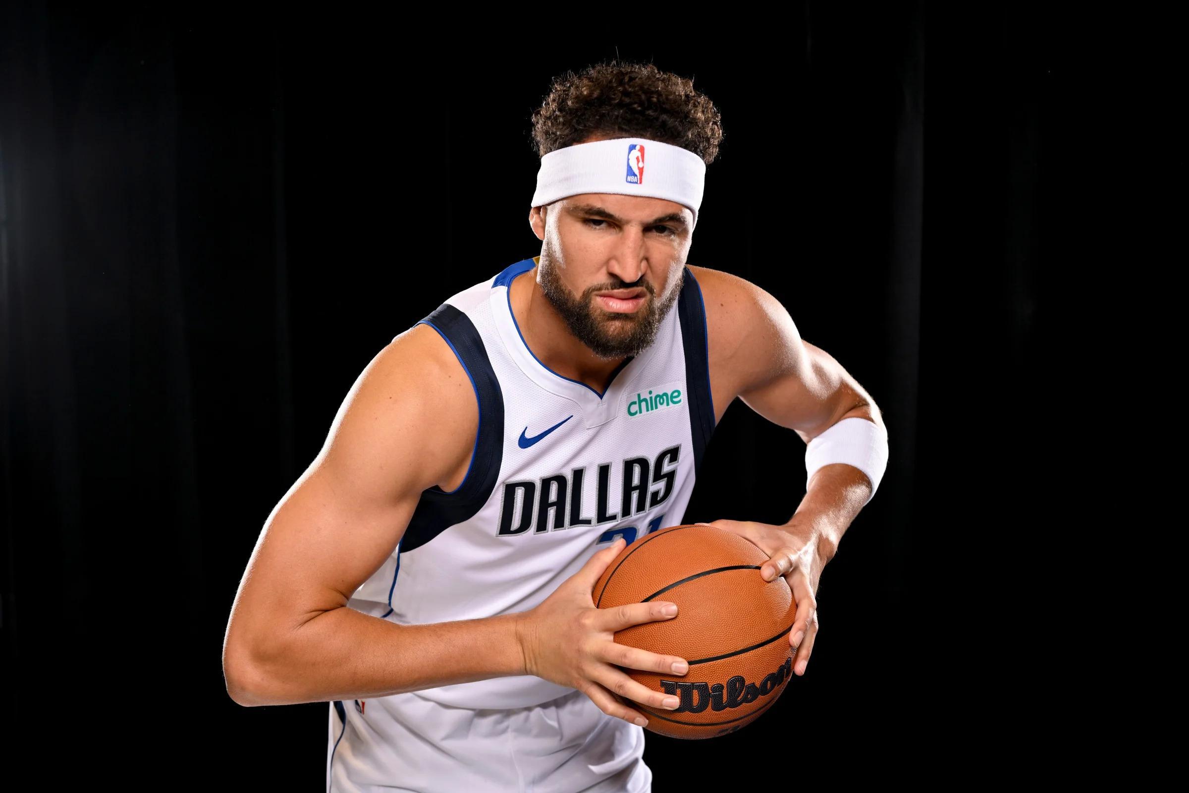 基利湯臣(Klay Thompson)去季NBA常規賽,場均17.9分,命中率為43.2%。