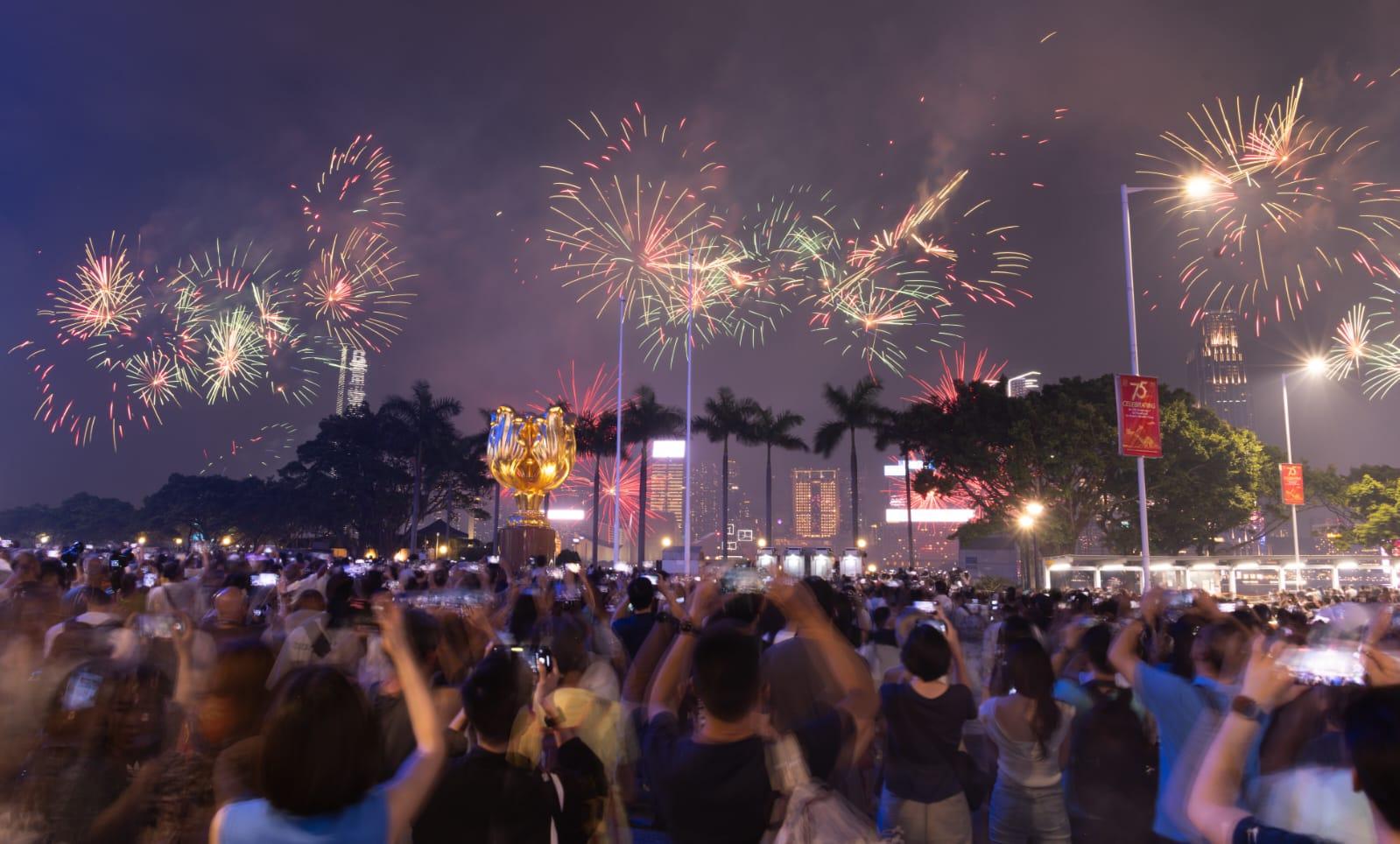煙花匯演晚上上演。(蘇文傑攝)
