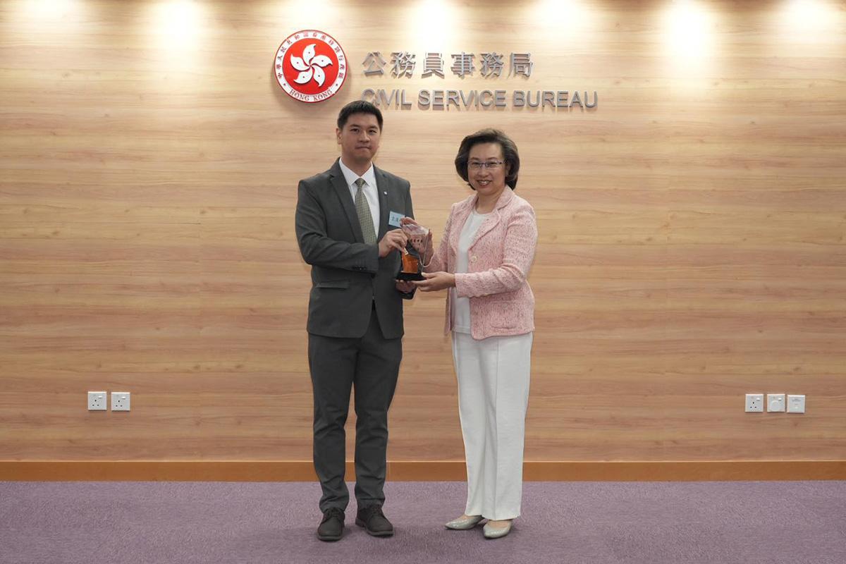 警務處警長袁漢平(左)為季軍得主。(楊何蓓茵FB)