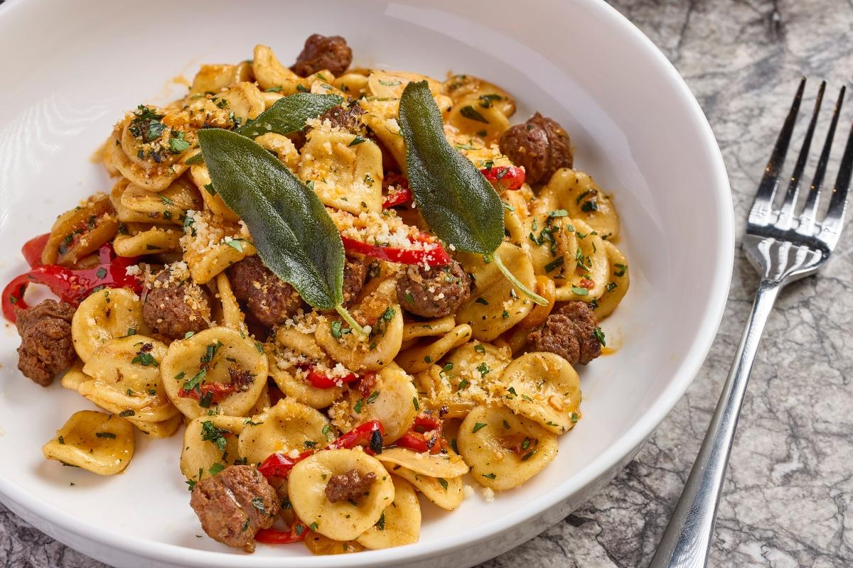 法式牛肉混羊肉辣肉腸配貓耳朵意粉(午餐主菜)