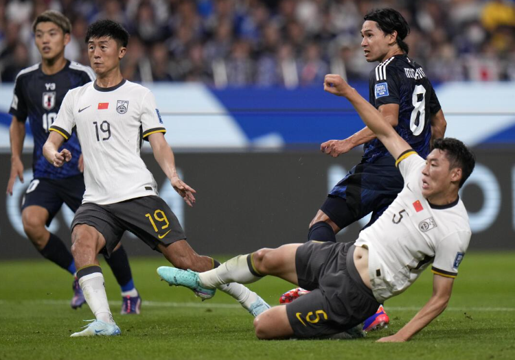 中國足協舉行學習講座,反思在世界盃亞洲區第3圈外圍賽作客0:7慘負日本的賽事 (美聯社資料圖片)