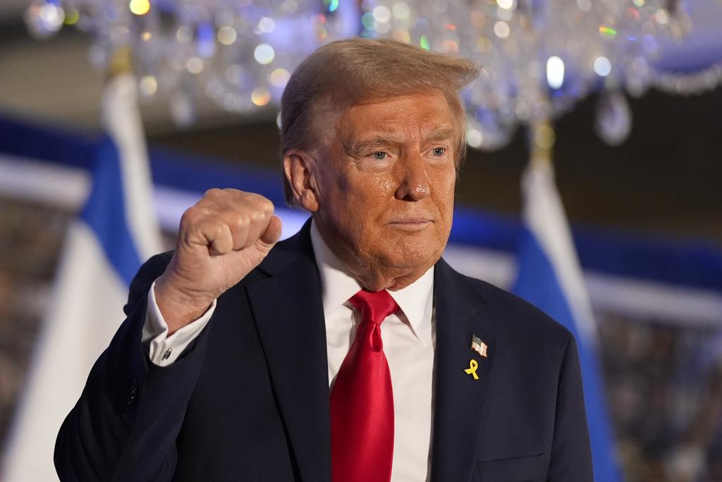 特朗普周一出席邁阿密一個紀念以色列遭哈馬斯突襲一周年的聚會。(美聯社)