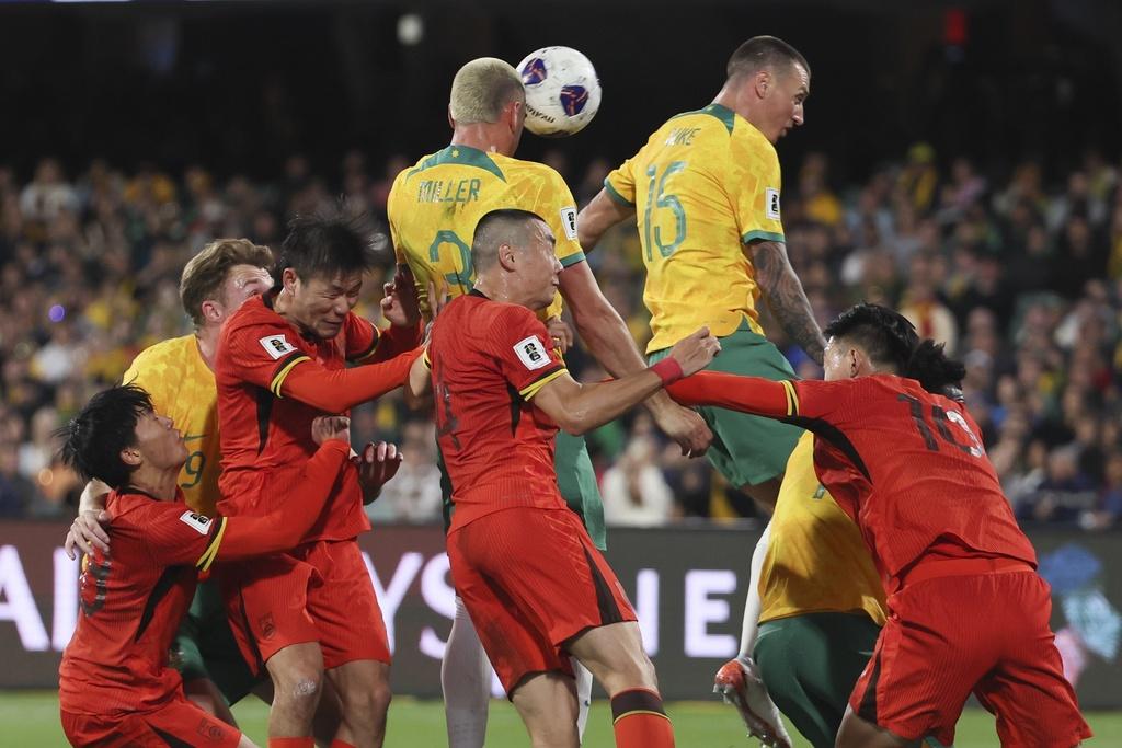 世界盃外圍賽|中國作客澳洲,米拿在上半場補時為澳洲頂成1︰1。(美聯社)