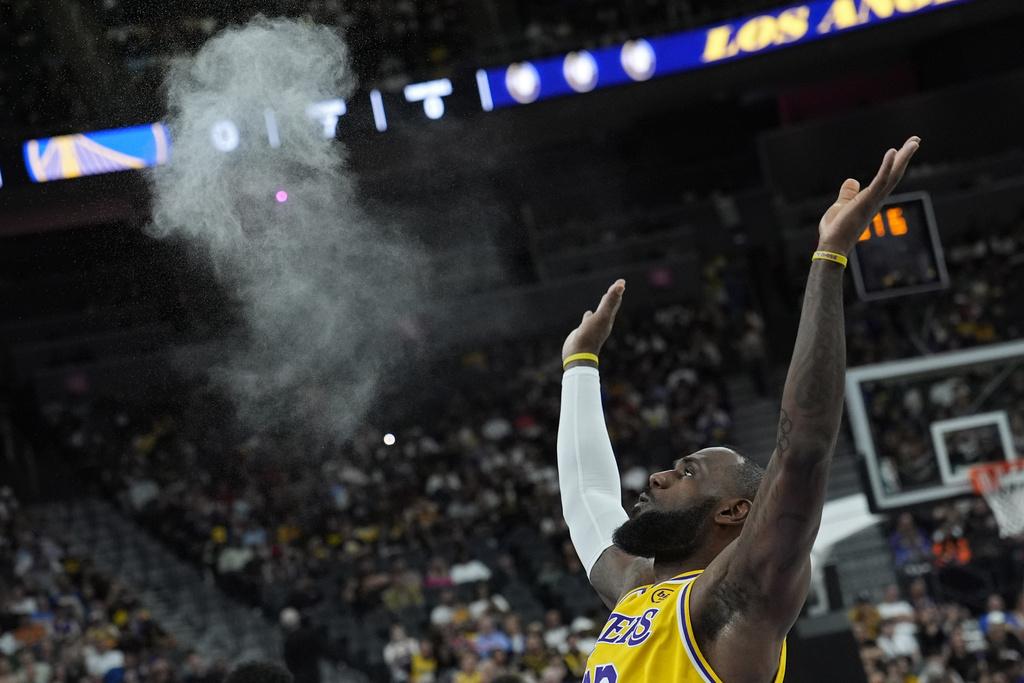 NBA三分榜|占士射入2,410球排第8。