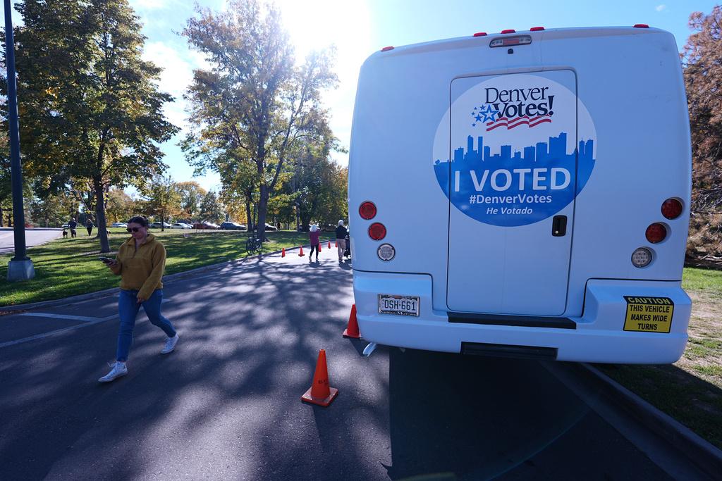 科羅拉多州選民提前投票,圖為丹佛市流動投票站。(資料圖片)
