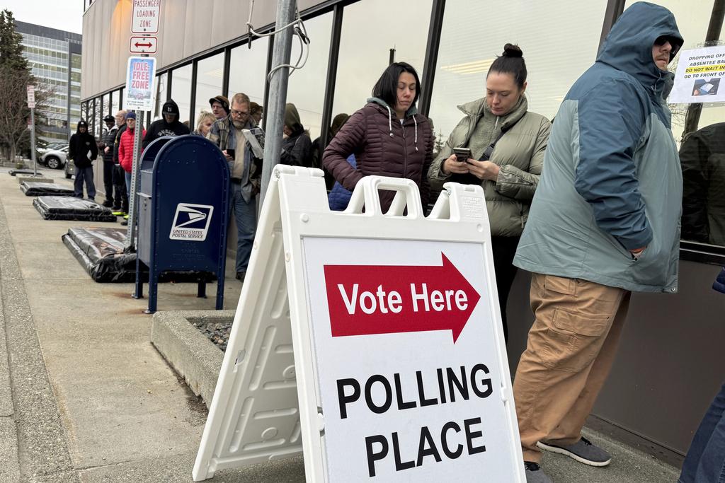 阿拉斯加州選民上周五提前投票。(資料圖片)