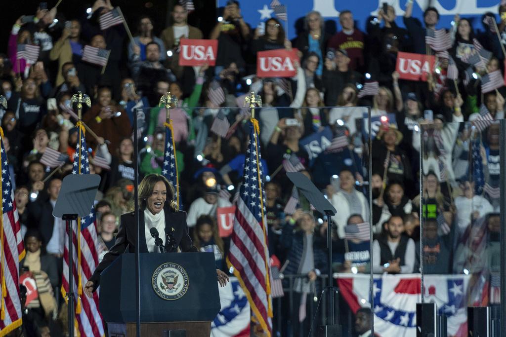 賀錦麗在集會上發表「總結選戰演說」。(美聯社)