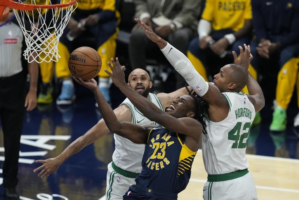 溜馬加時135:132擊敗塞爾特人。(美聯社)