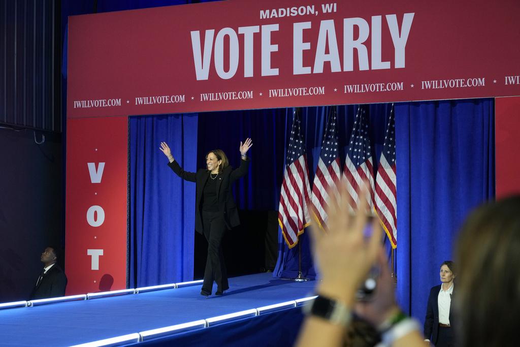 賀錦麗周三到威斯康辛州拉票。(美聯社)