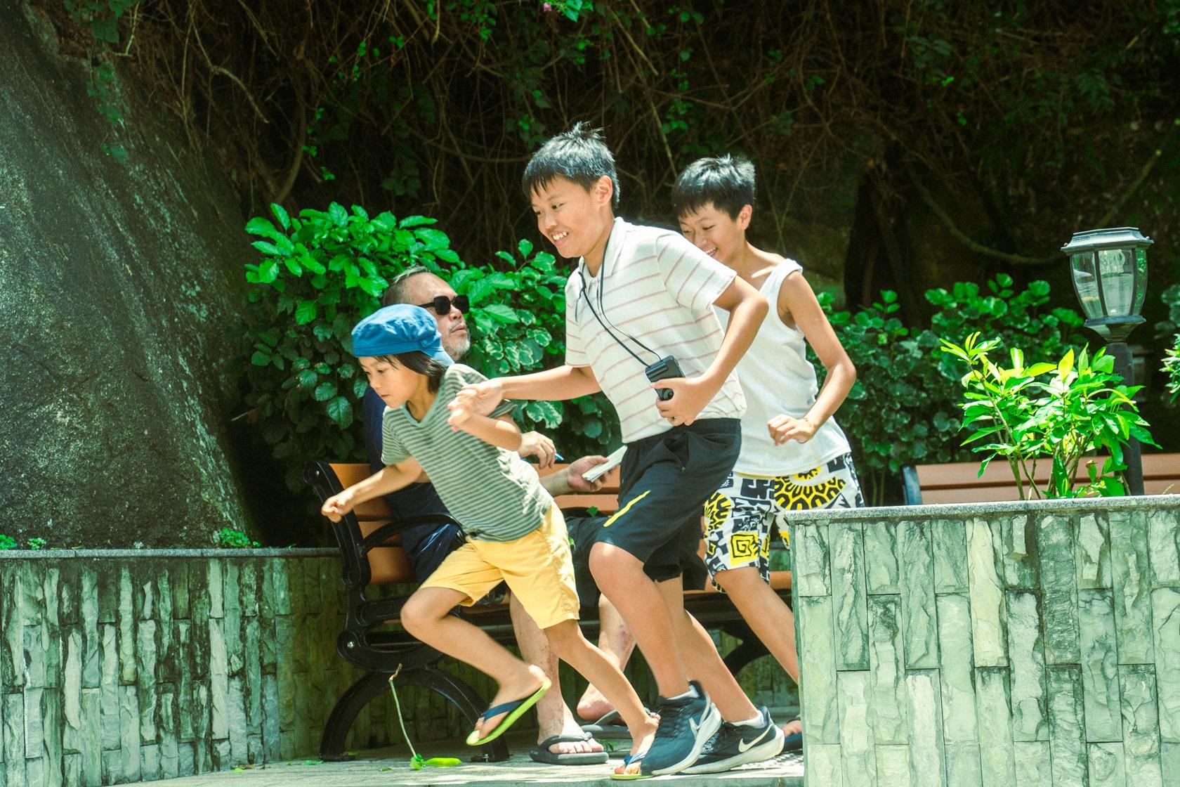 三位素人主角灃哥、冬橋、一立。(《野草》劇照)