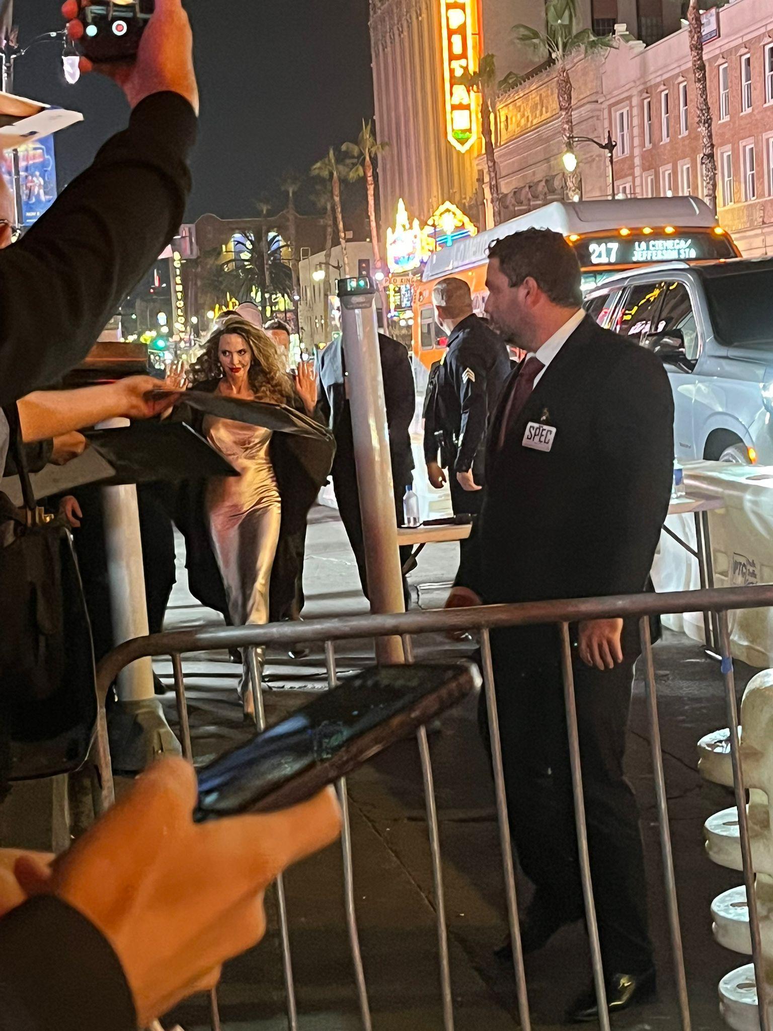 優雅亮相影展的安祖蓮娜祖莉。