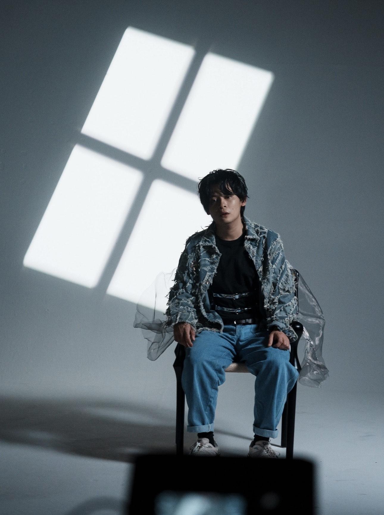 Anson 填補父親遺憾趕尾班車出道。