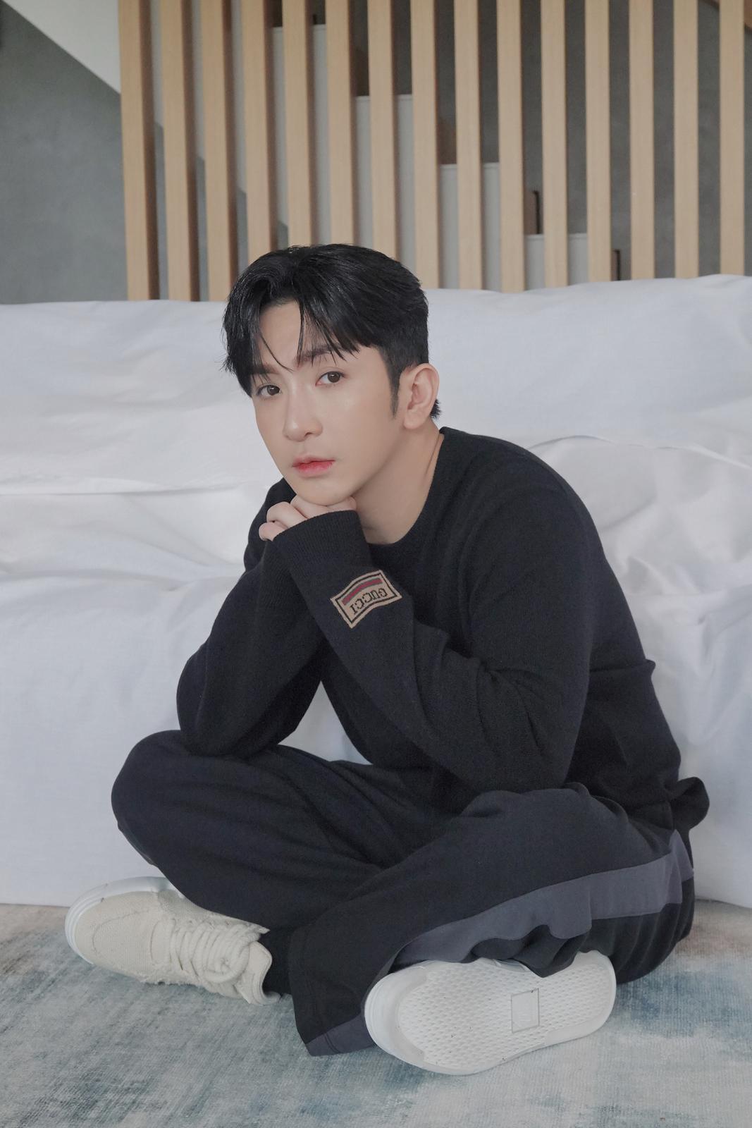 盧瀚霆Anson Lo於室內拍攝新歌《致我》MV,自爆經常陷入迷茫狀態。