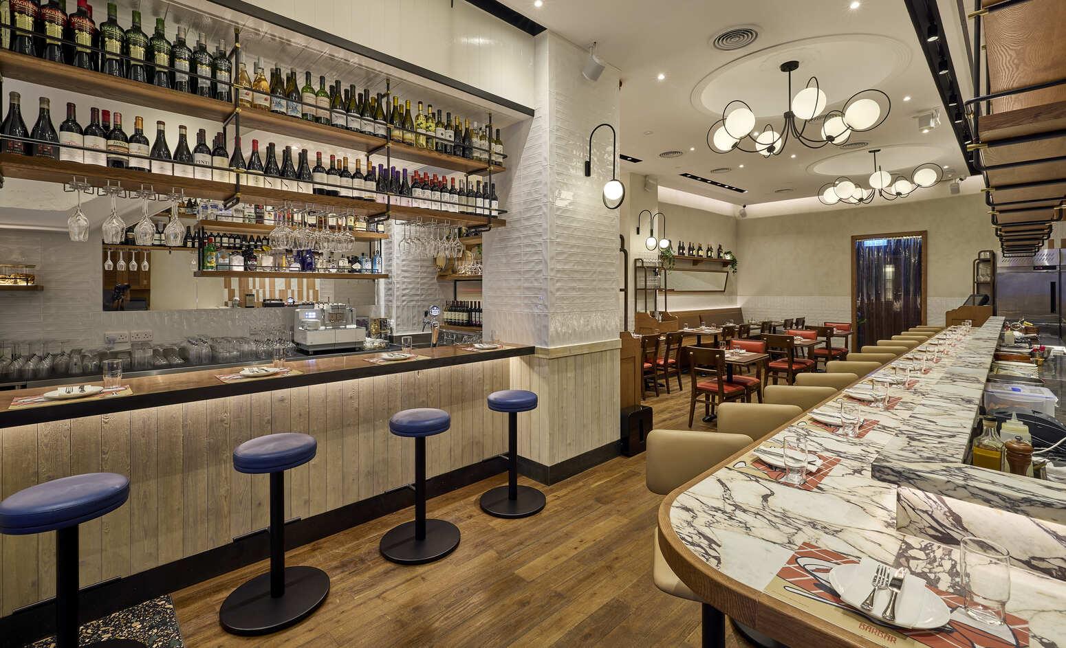 BÀRBAR位於灣仔船街。