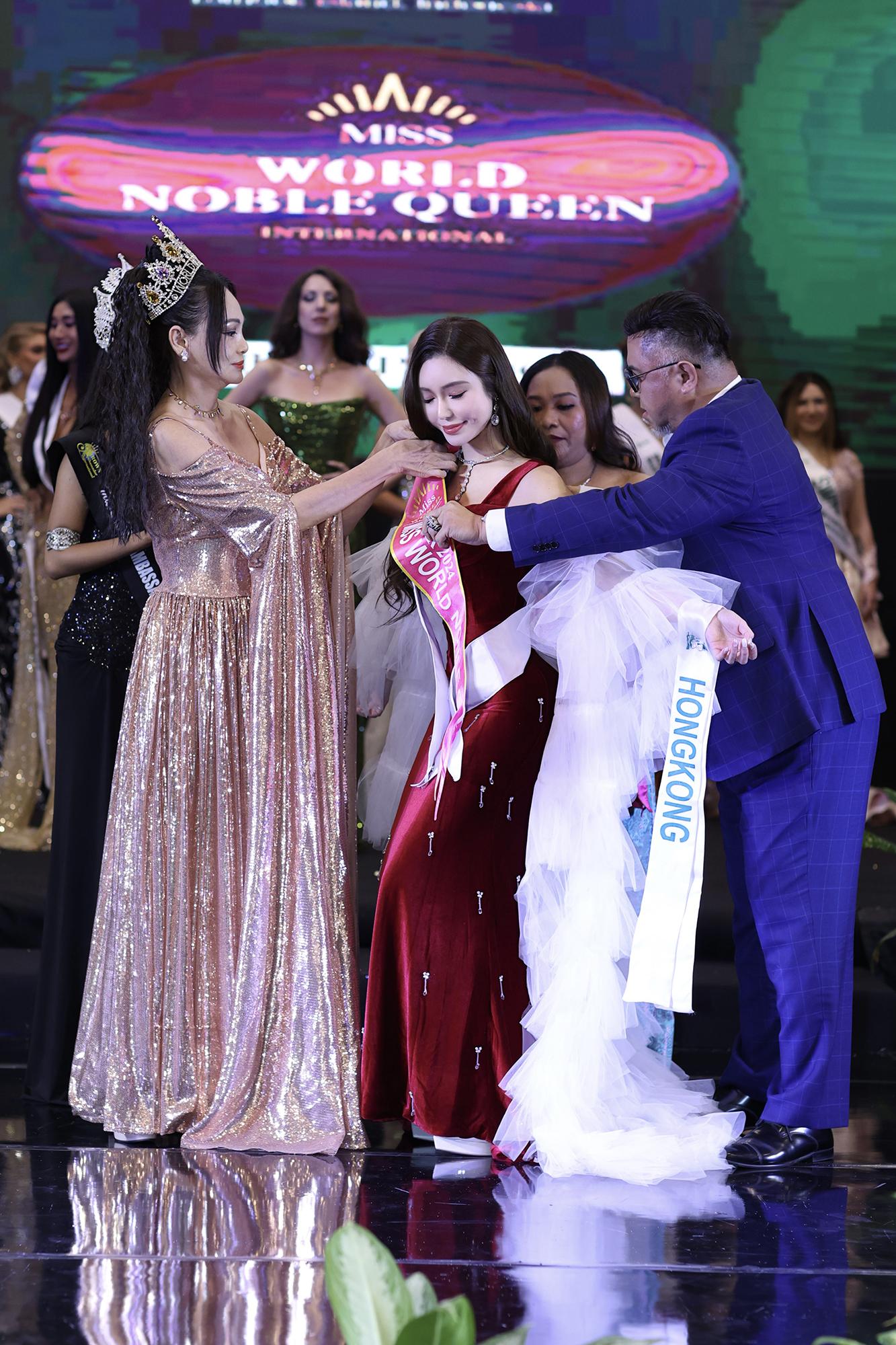 「2024 世界國際華貴小姐」冠軍得主是來自香港的葉昭鷺。