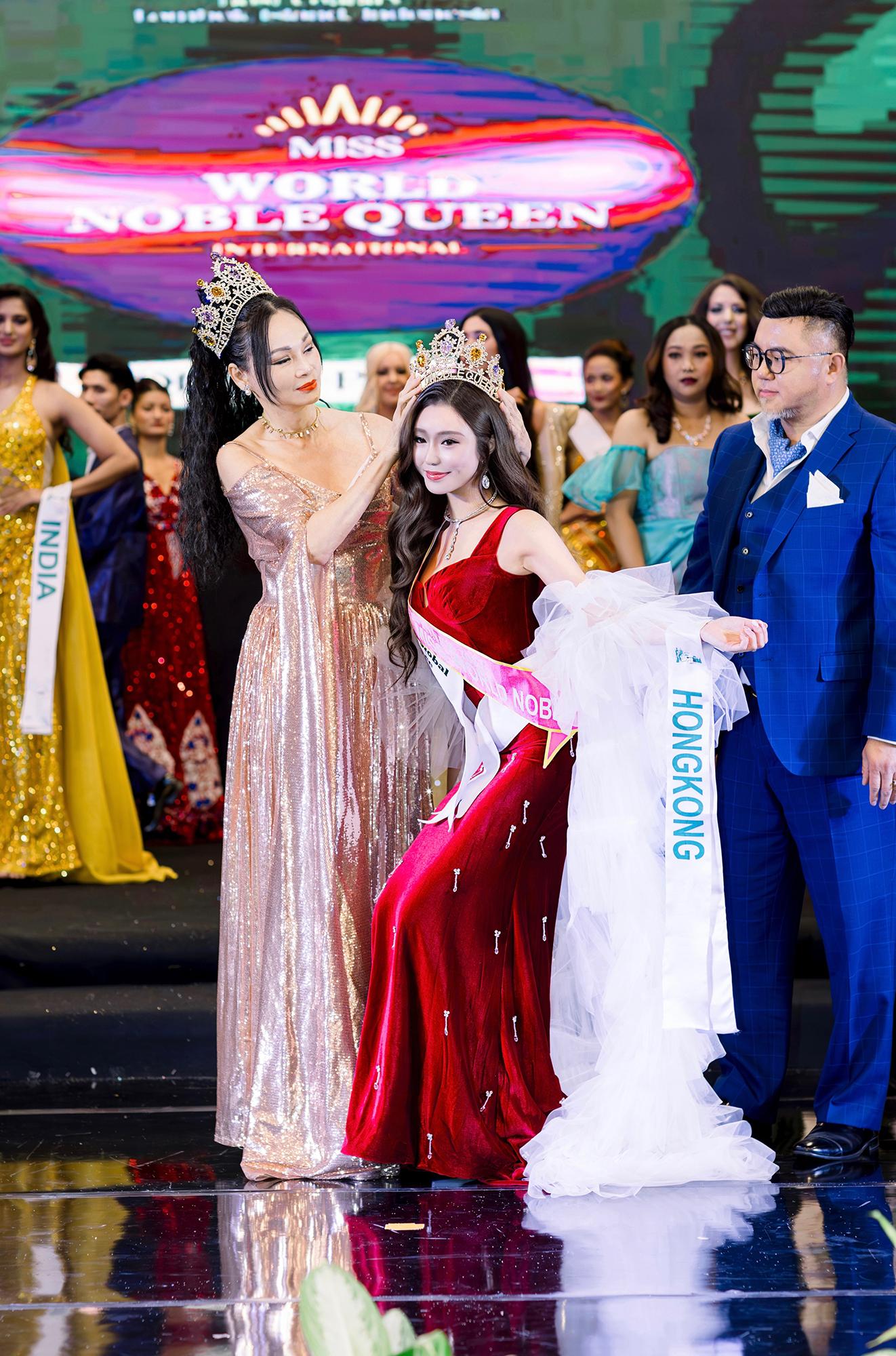 「2024 世界國際華貴小姐」冠軍得主是來自香港的葉昭鷺。