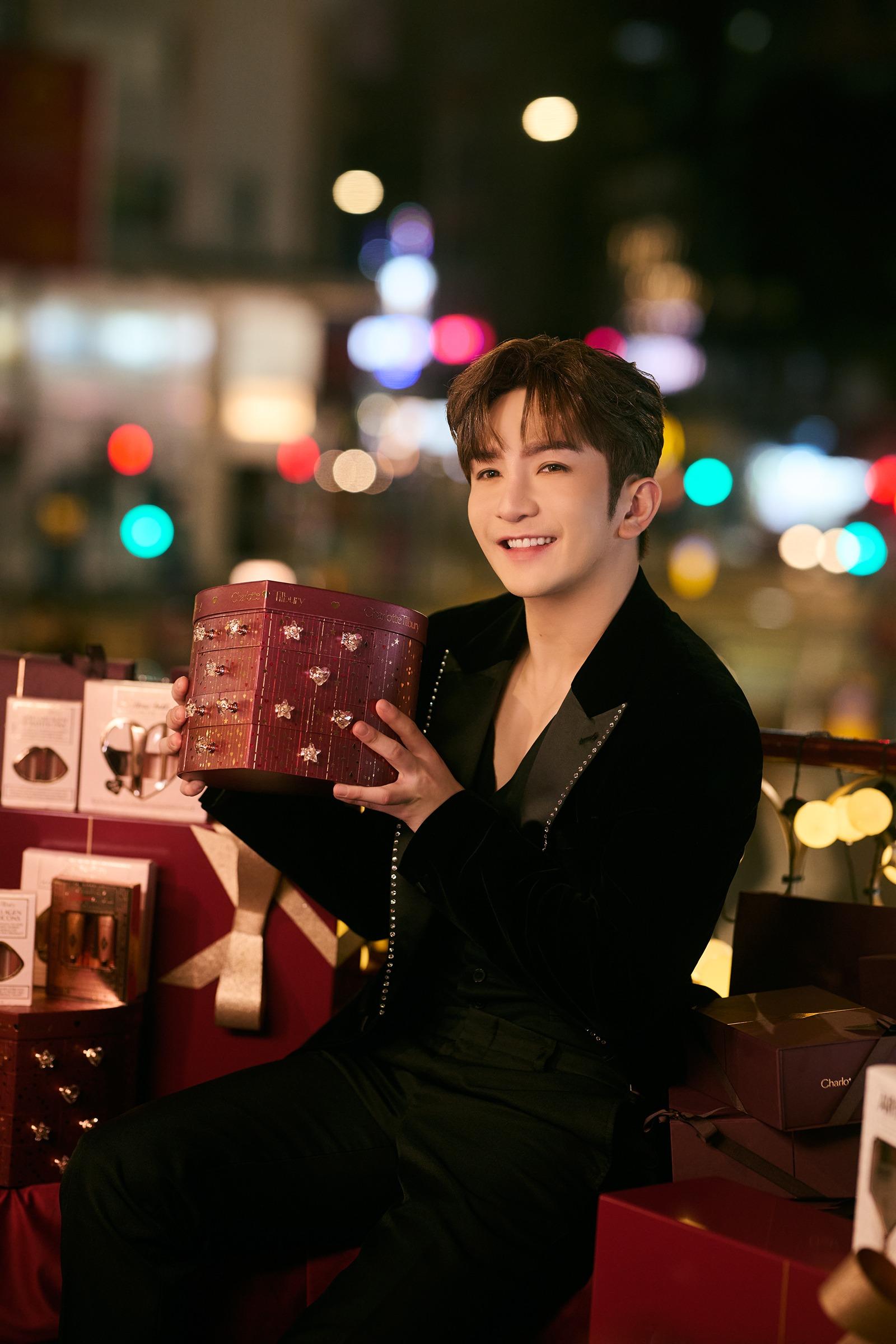 聖誕倒數月曆2024|CHARLOTTE TILBURY CHARLOTTE'S BEAUTY TREASURE CHEST OF LOVE 閃鑽心願魔法寶盒 $1,830