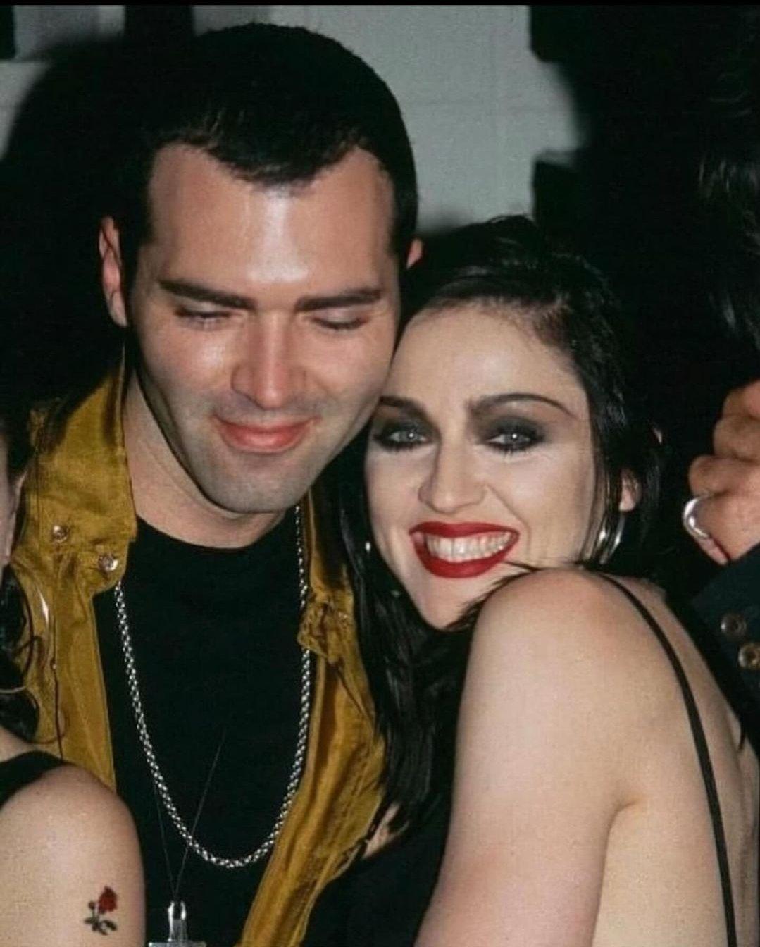 Christopher與家姐一樣,都是非常有才華兼美麗的人。