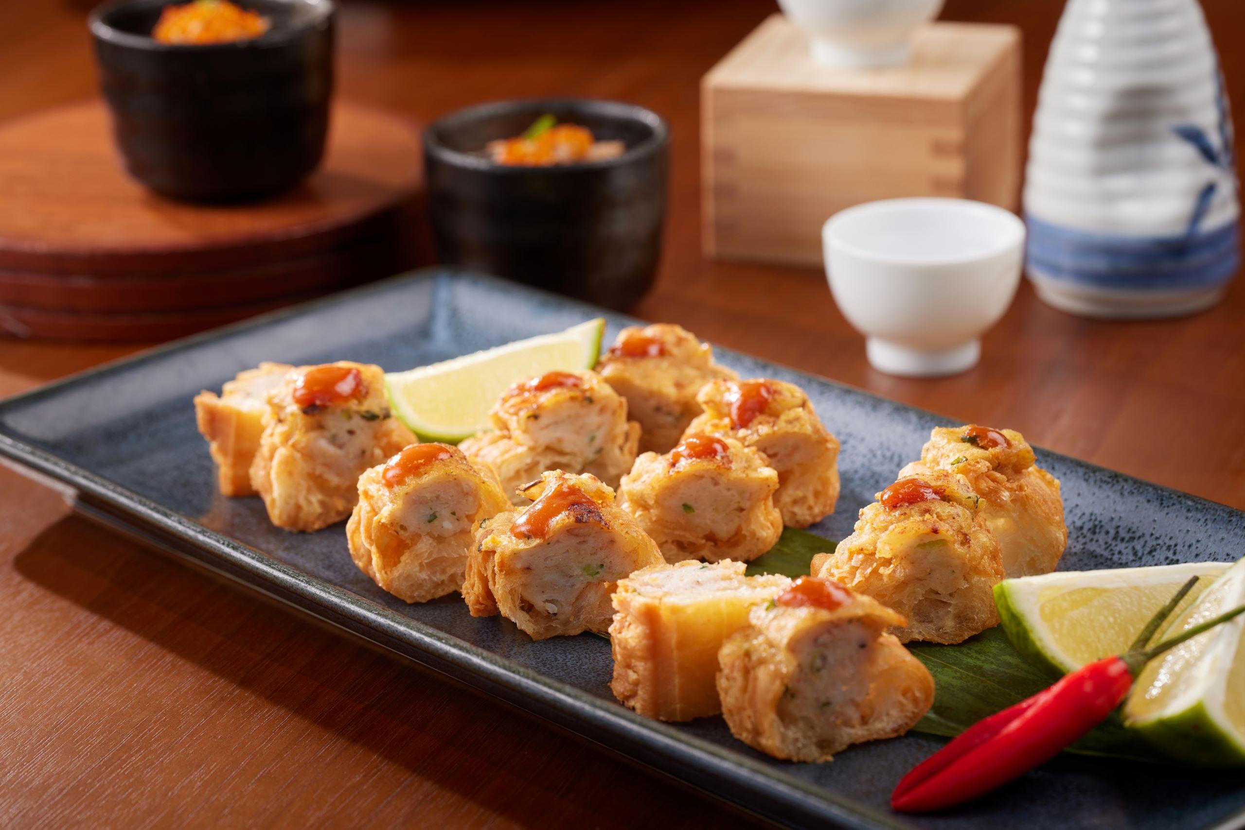 墨魚蟹肉油炸鬼配香辣醬