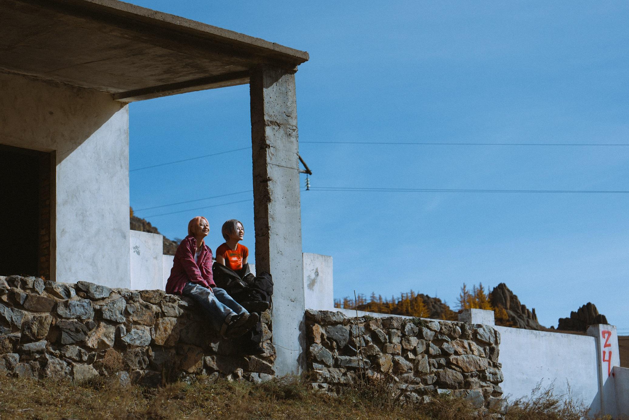 陳蕾邀張蔓姿擔任新歌《0.1秒後的世界》MV女主角,兩人遠赴外蒙古拍攝。