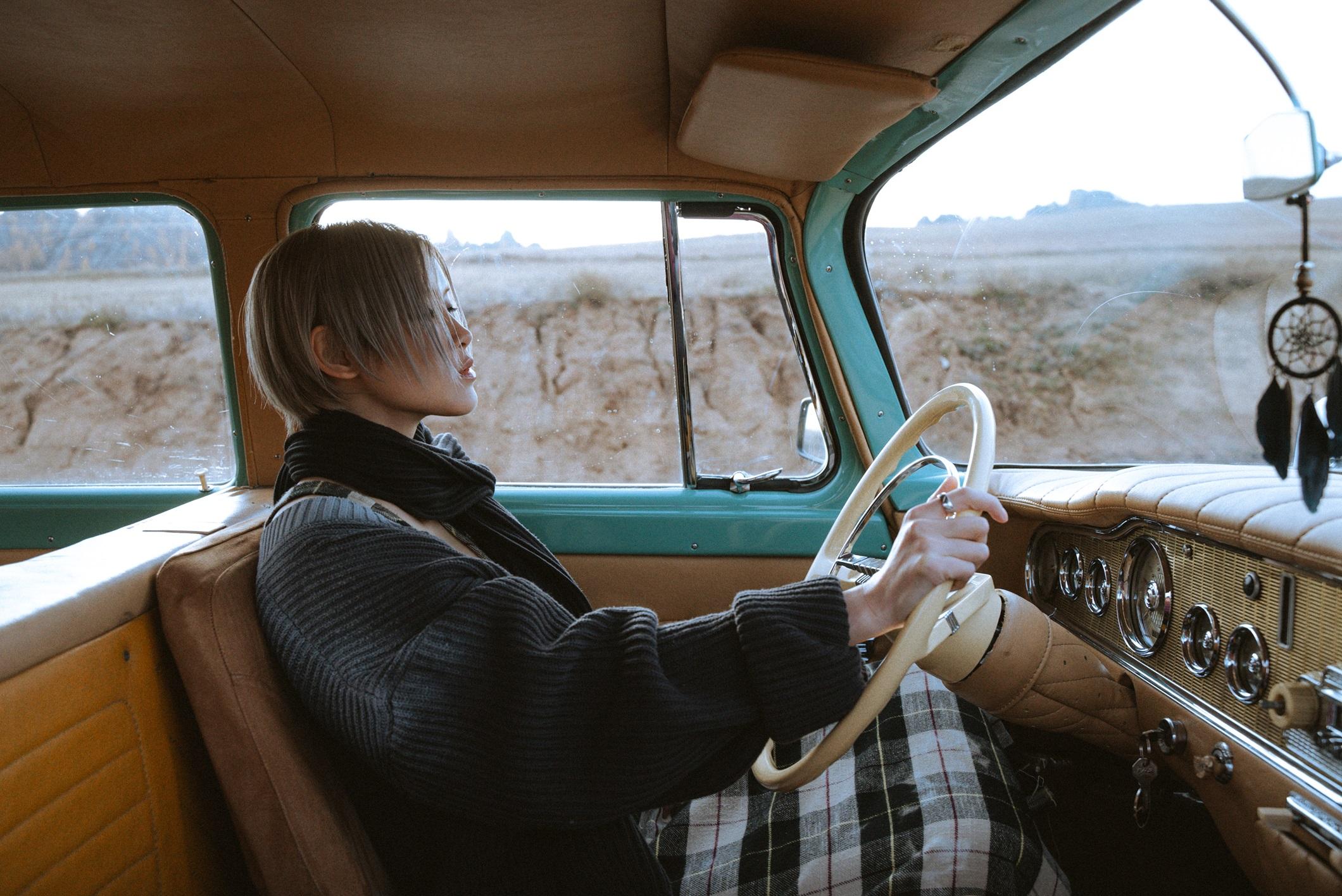 陳蕾坦言遠赴外蒙古為新歌《0.1秒後的世界》拍MV,是乘機揸車旅遊的自肥計劃。