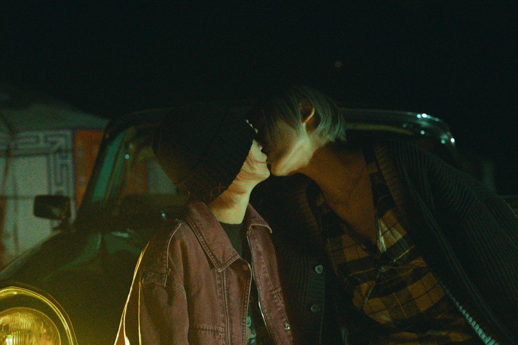 陳蕾新歌《0.1秒後的世界》MV獻螢幕初吻,主動咀張蔓姿冇尷尬。