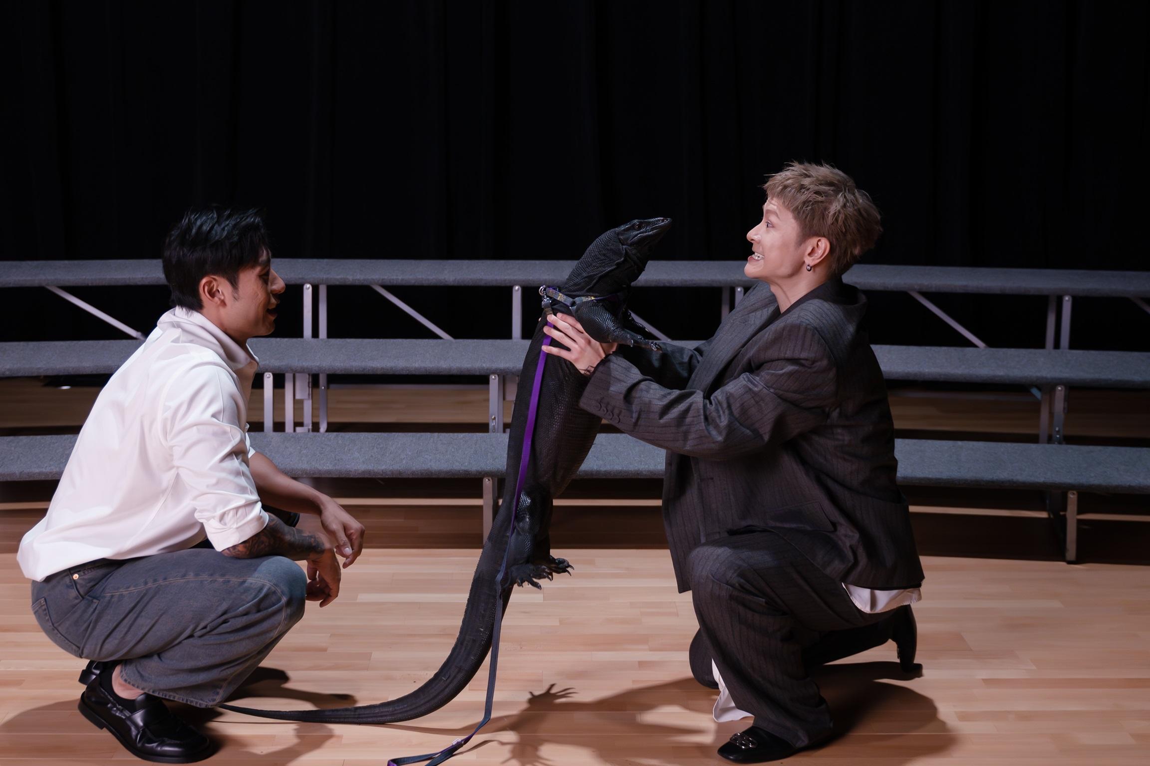 陳健安的健身教練帶同1.8米長蜥蜴,為安仔新歌《我遺和但我不糾正》MV客串。