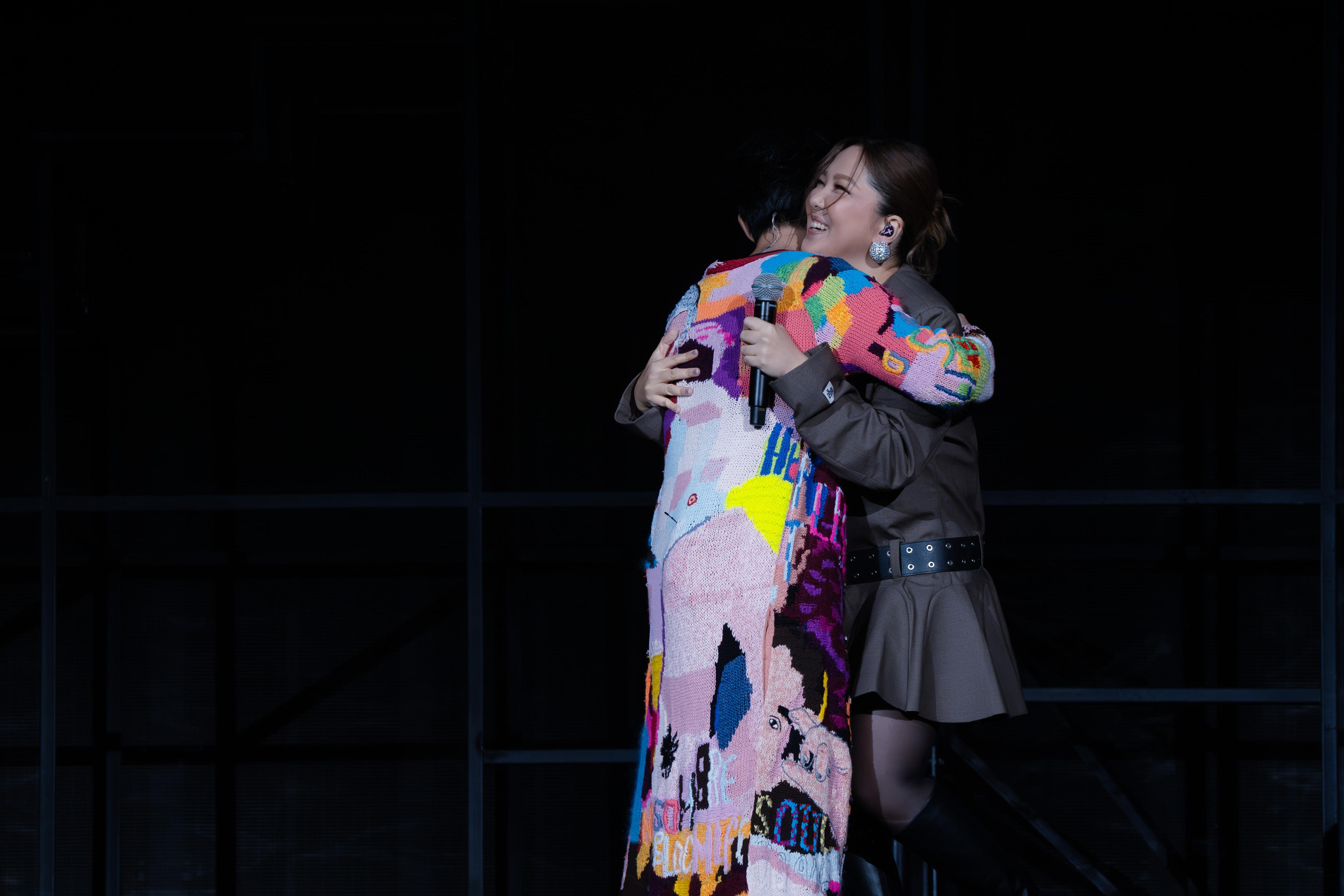 馮允謙夢想成真與衛蘭在紅館同台演出。