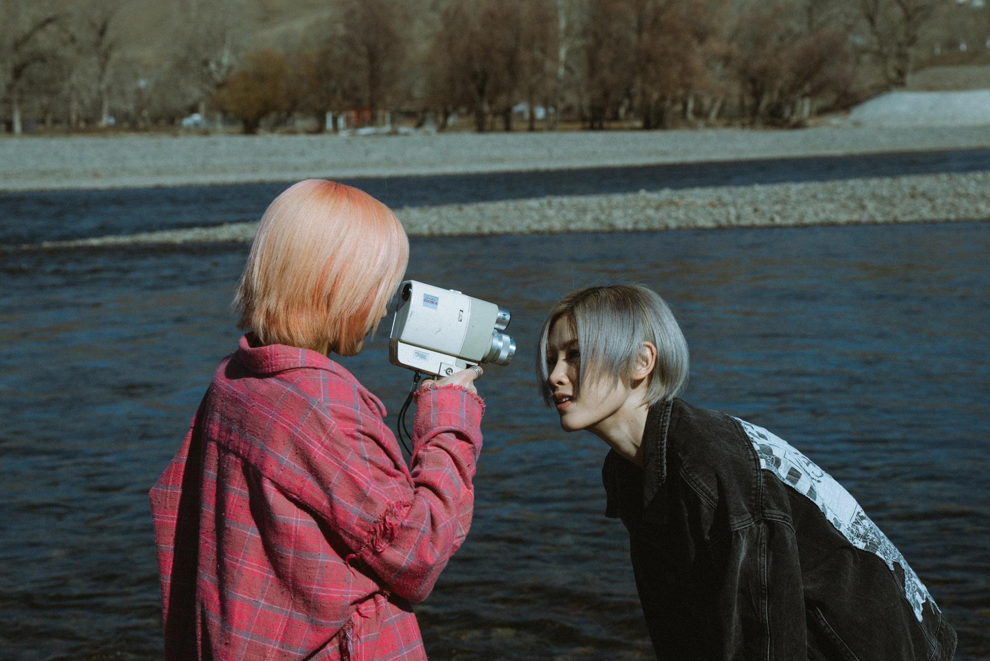 陳蕾邀張蔓姿擔任新歌《0.1秒後的世界》MV女主角,兩人遠赴外蒙古拍攝。