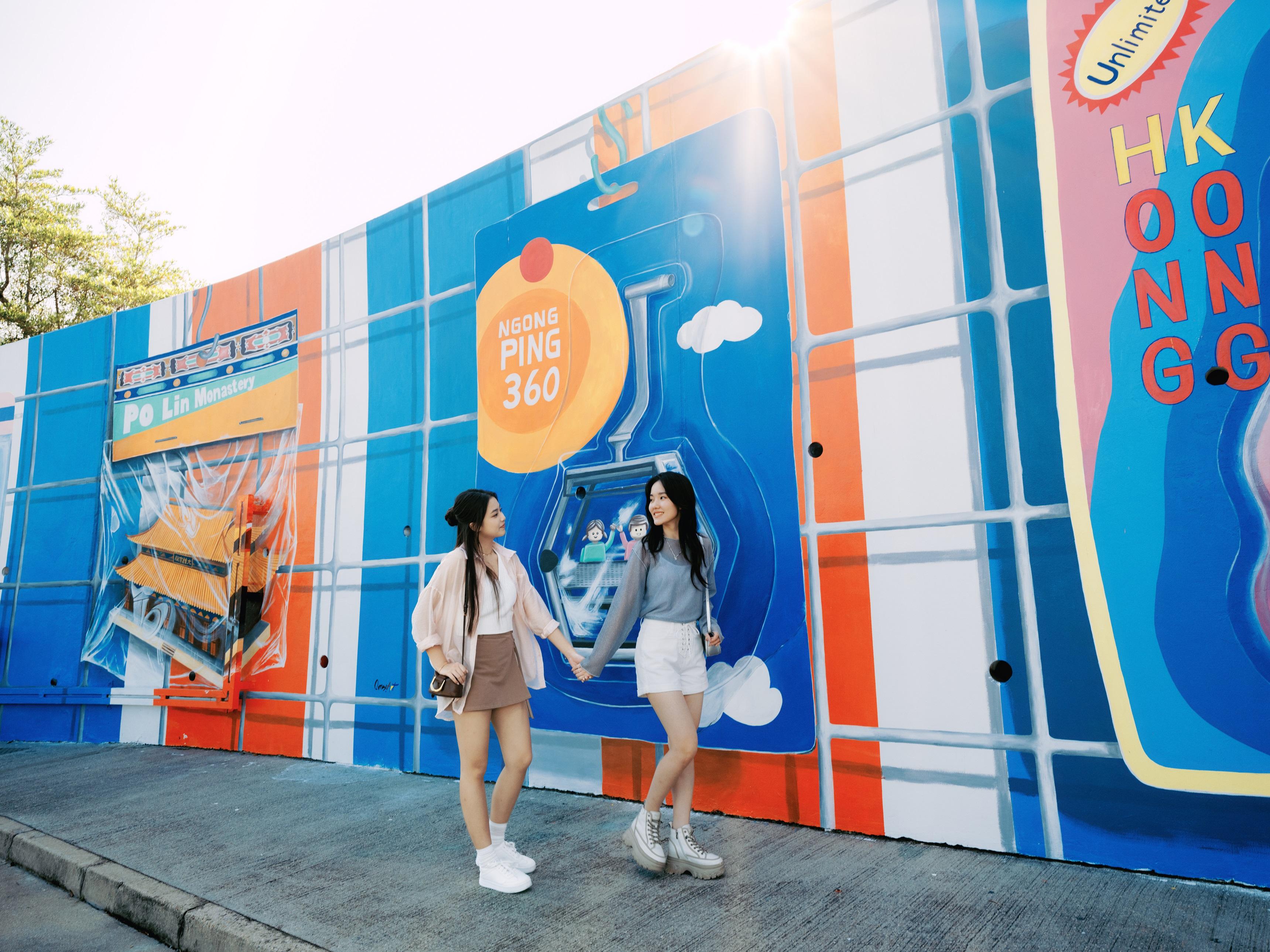 陳書昕張可欣憑《十七年命運週劇》人氣急升,獲邀為昂坪360拍廣告。