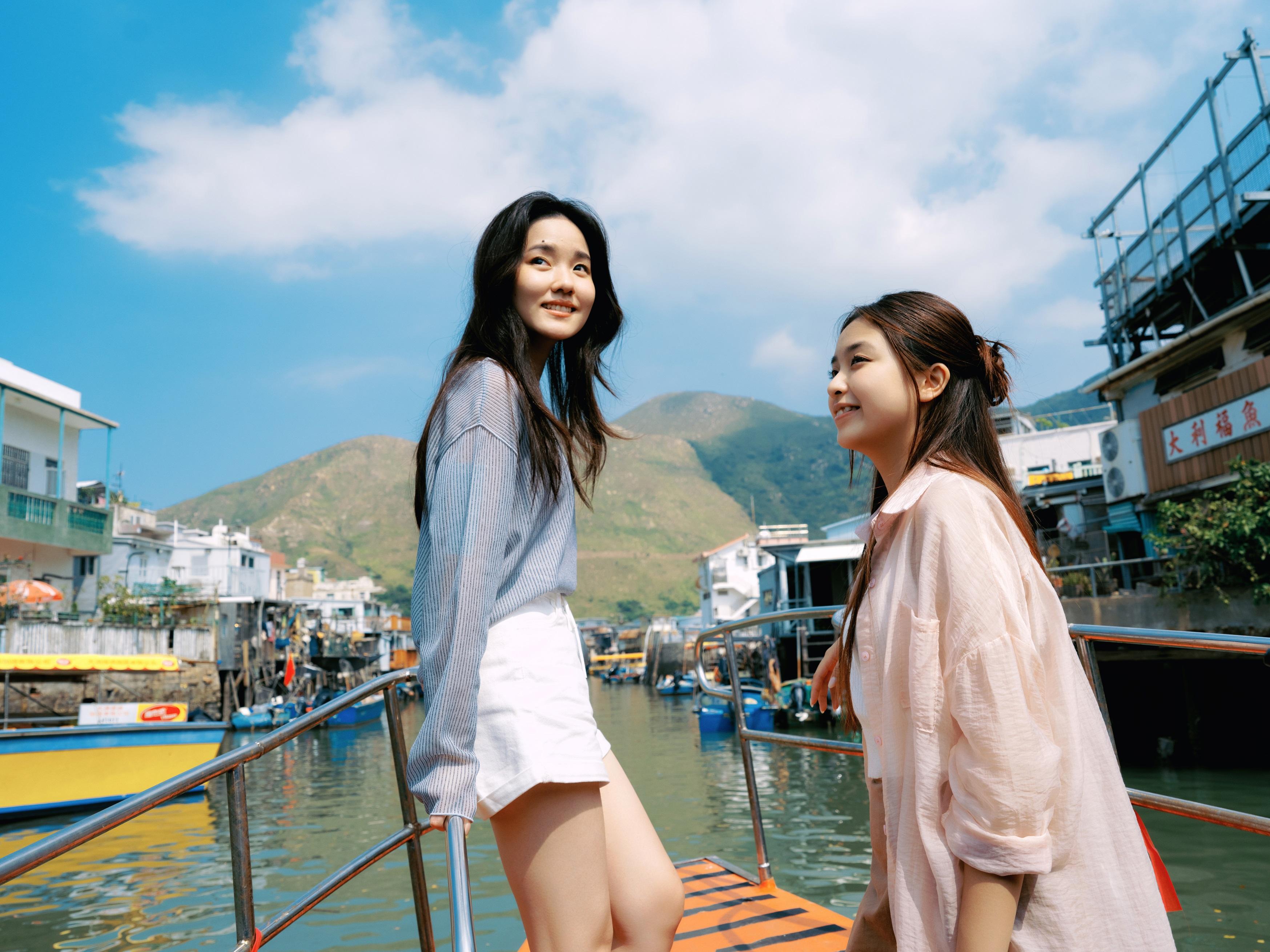 陳書昕張可欣憑《十七年命運週劇》人氣急升,獲邀為昂坪360拍廣告。