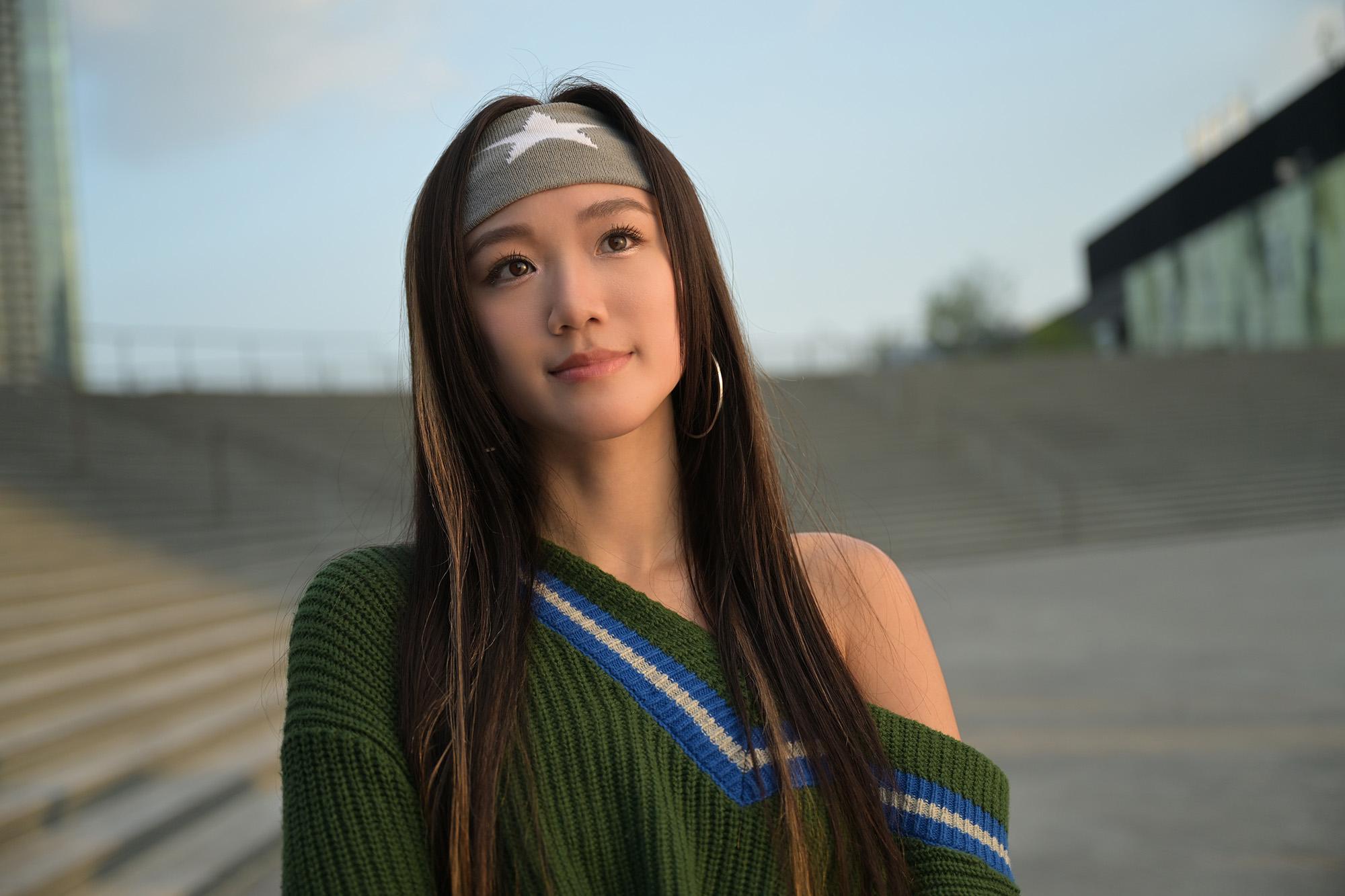 Carina為了節省來回車程時間,直接到住在拍攝地點附近的朋友家裏暫住。