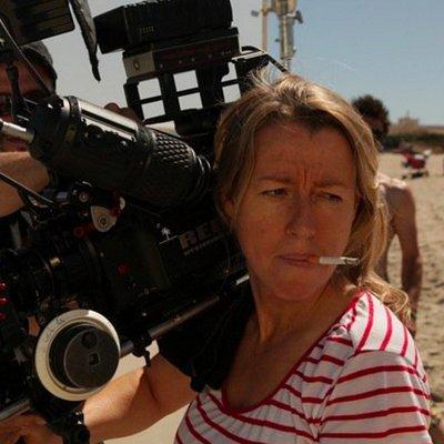 於英國文件離誌《THE FACE》成名的Elaine Constantine,在時尚界享負盛名,九十年代已被義大利《Vogue》編輯Franca Sozzani,和美國《Vogue》編輯Anna Wintour爭著採用拍攝雜誌封面。