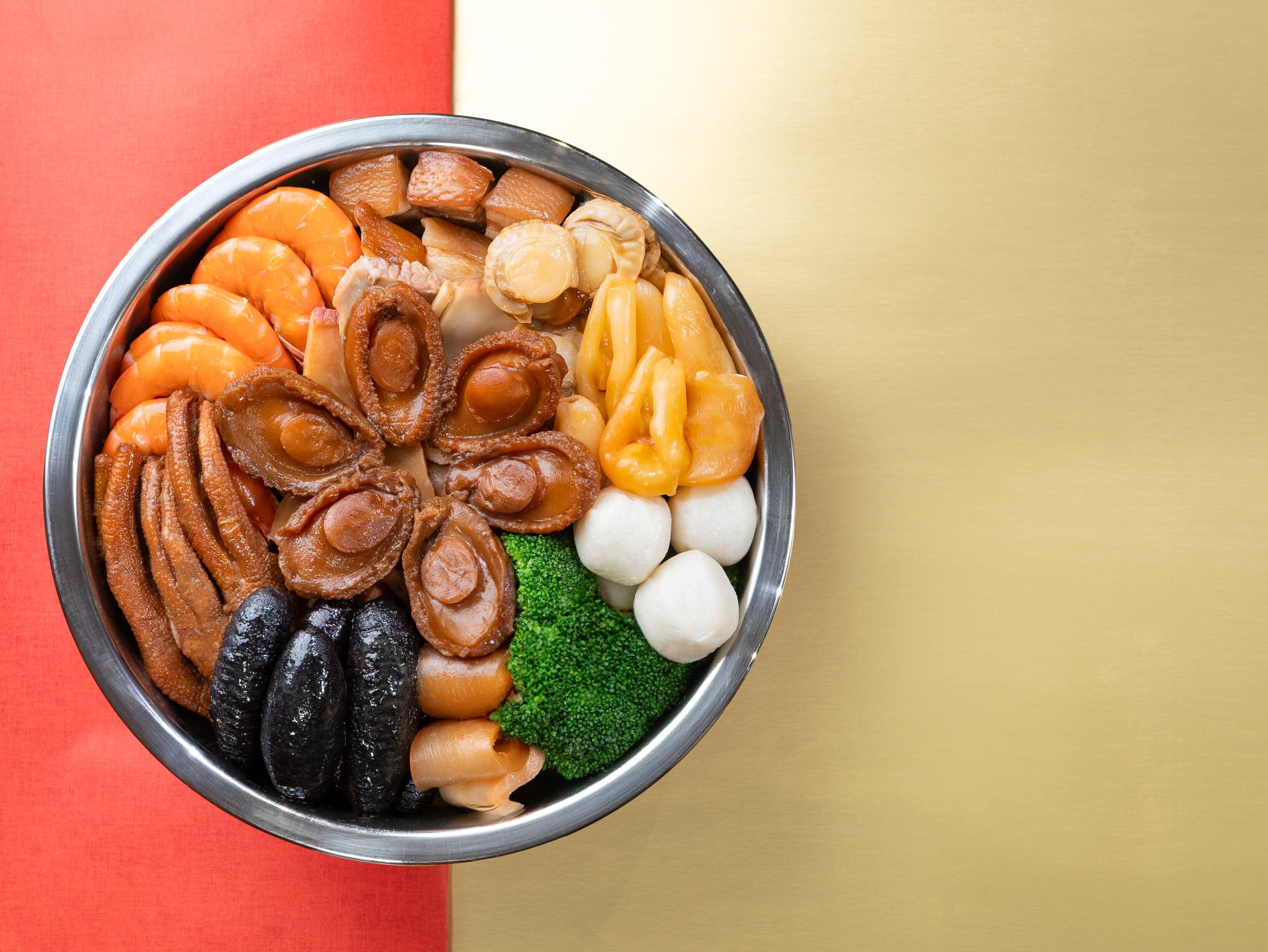 冬至及新春限定:鮑魚珍饈豐食盆菜 (原價$938,85折早鳥價$798, 11 月 1 日限時額外89 折優惠,折後 $710.2