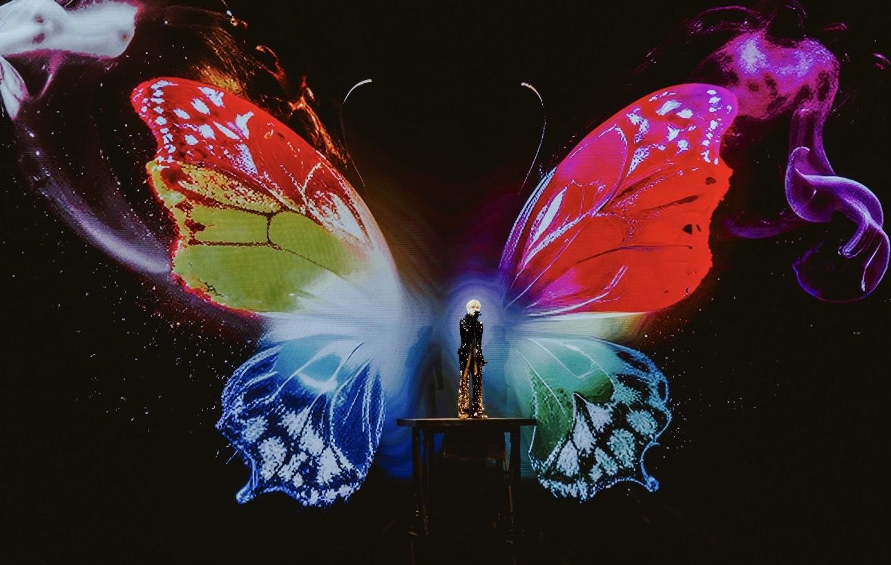 張敬軒昨晚獻唱了不少其他歌手的經典歌曲,包括楊千嬅、陳慧琳、吳雨霏、陳慧嫻和彭羚等。