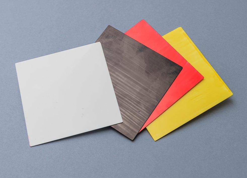 製冷瓷磚可以配上顏色,達致美觀的效果。(香港城市大學提供)