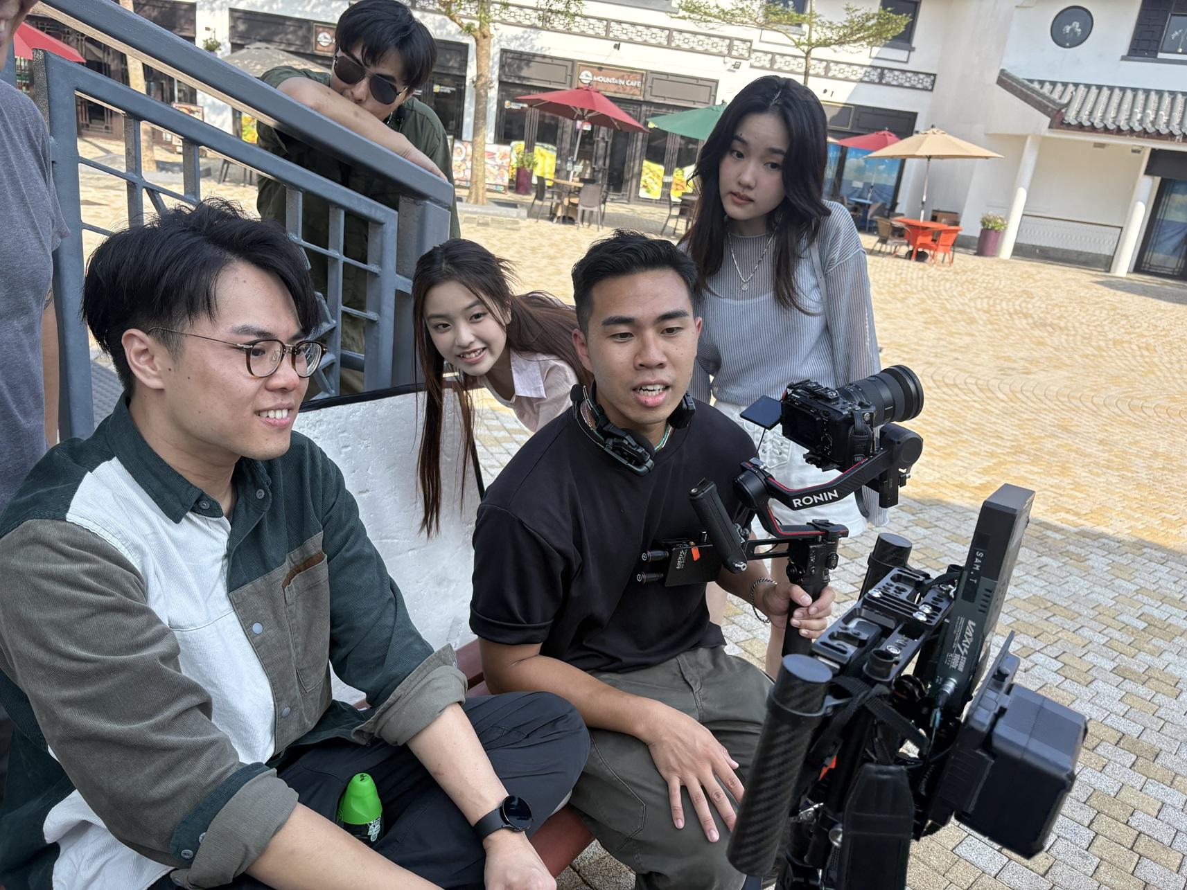 陳書昕張可欣獲邀拍廣告,再與《十七年命運週劇》的導演羅嘉駿合作。