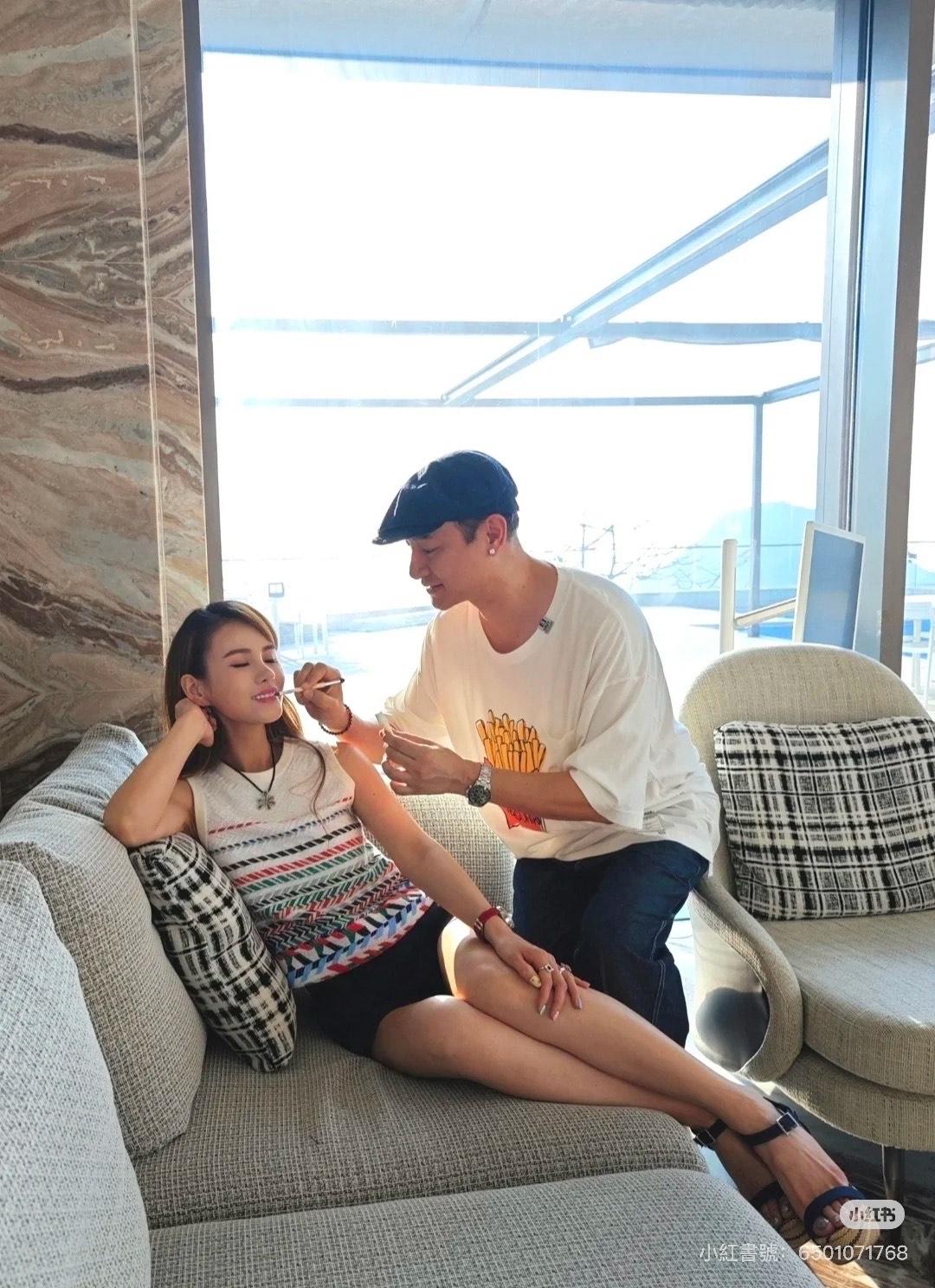 蔡一鳳被爆家中從來沒有化妝品,因為自少就有專業化妝師幫她化妝。