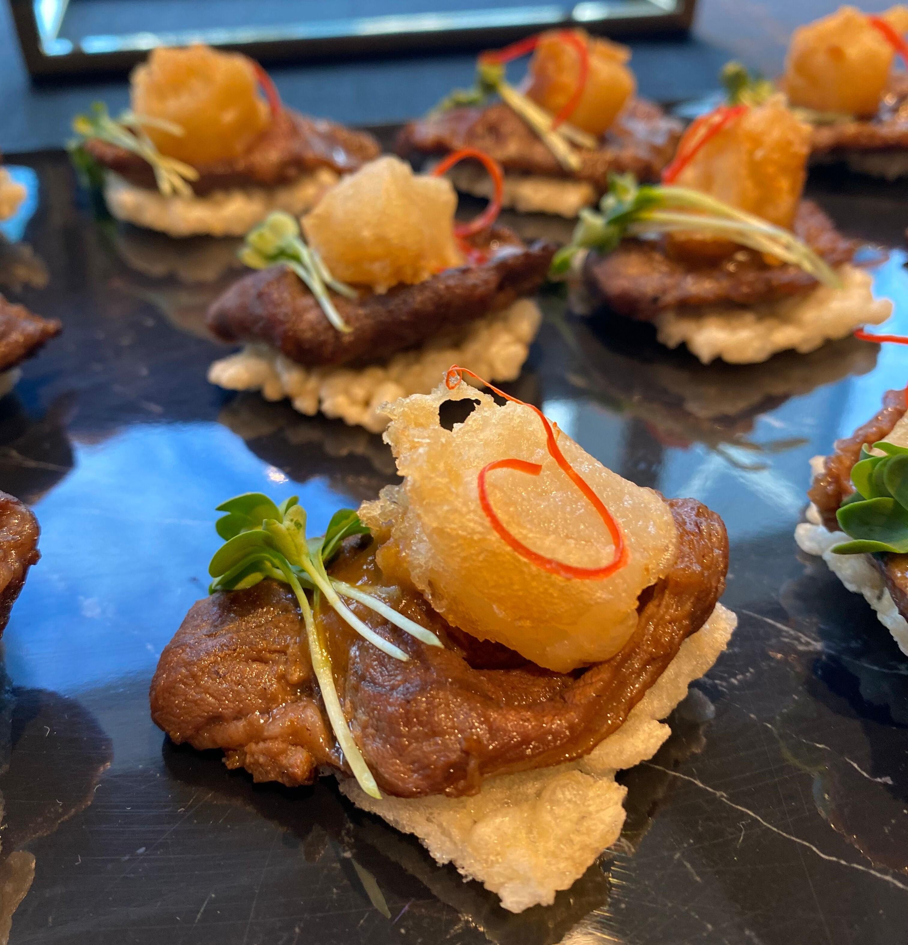 和牛𦟌配蘿蔔及柱侯醬