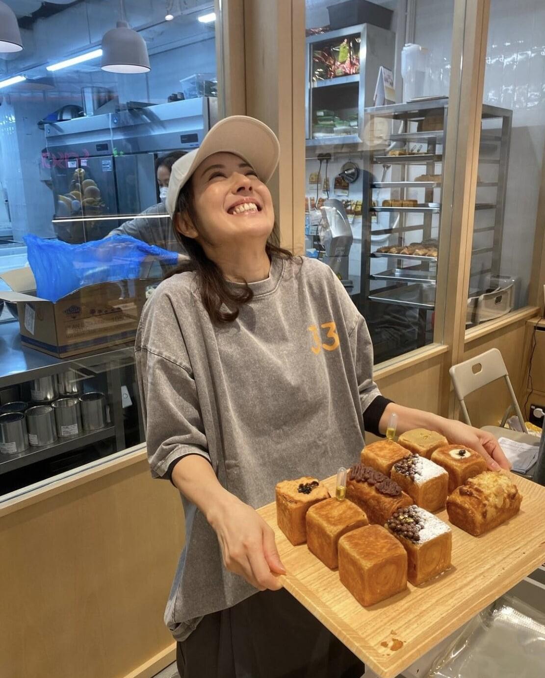 好友Meter Chen恭喜Natalie圓了多年夢想開吐司專門店。(圖片來源:IG@meterchen)