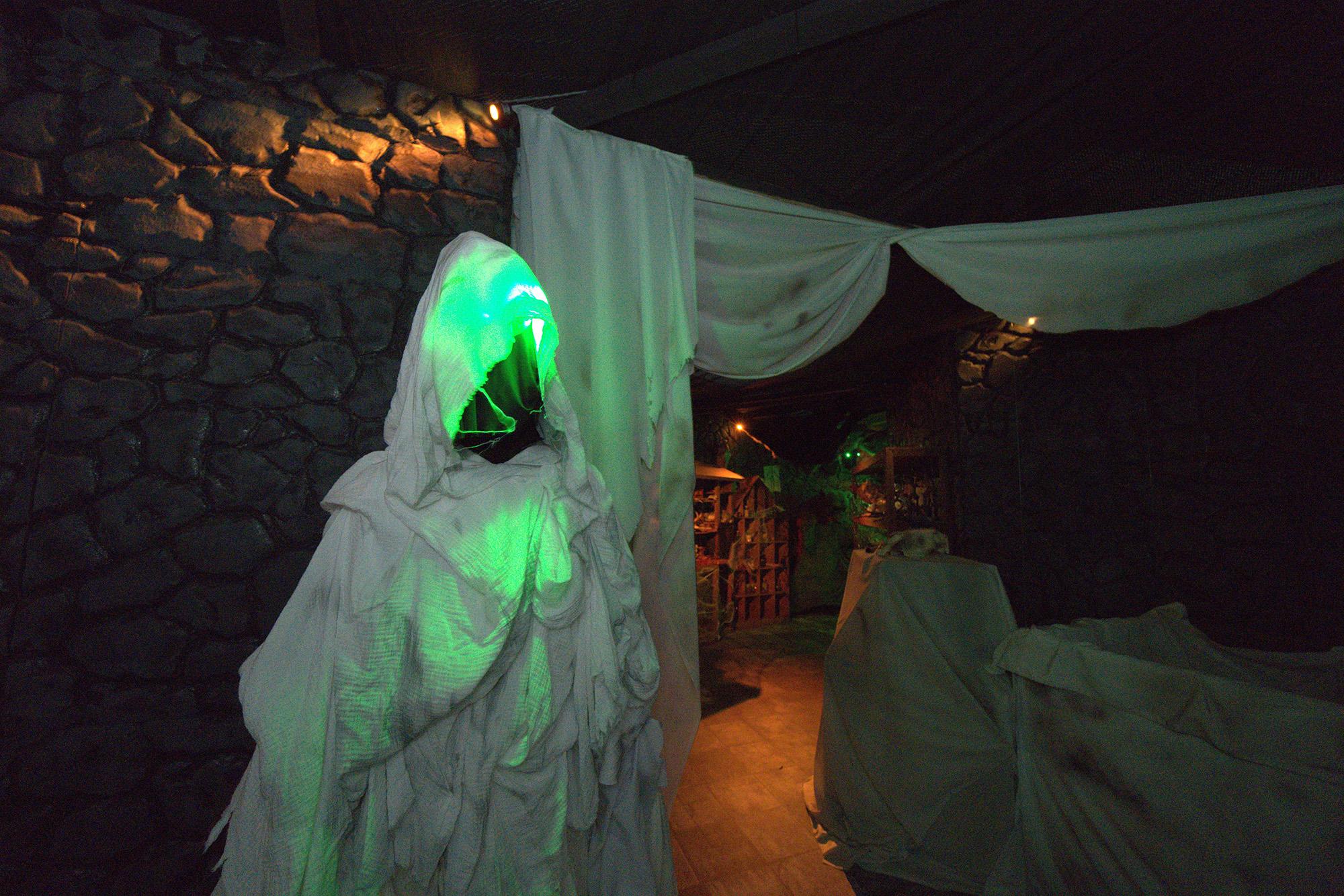 王嘉爾攜手打造新加坡環球影城《萬聖節驚魂夜12》的《Under the Castle》鬼屋